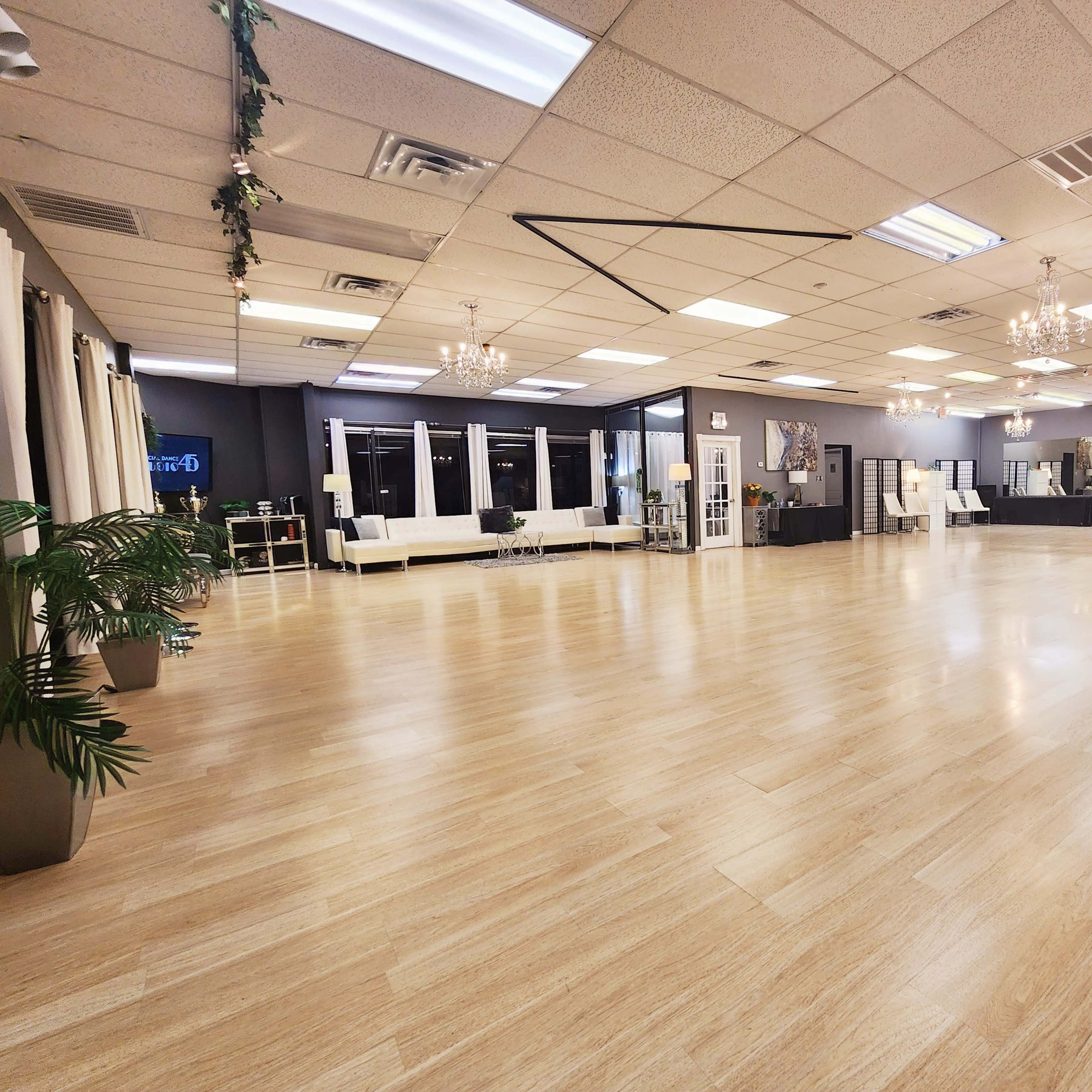 Elegant & Inviting Dance Studio Near The Woodlands, Just Off the Highway Image in Houston, Spring, TX