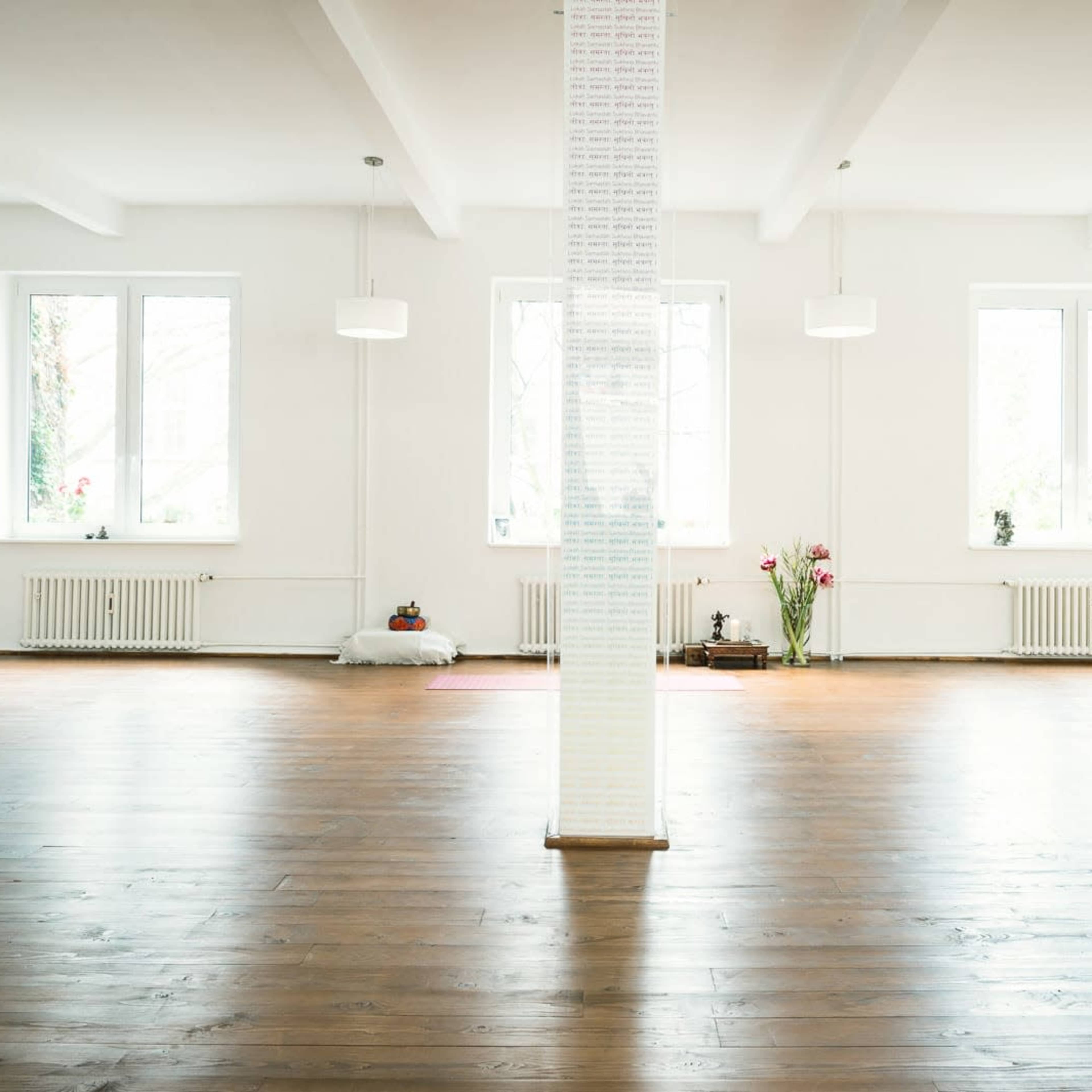 Top ausgestattetes Loft - Eventlocation für Yoga, Trainings, Workshops - modern, freundlich und top angebunden Bild in Düsseldorf-Friedrichstadt, Düsseldorf, NRW