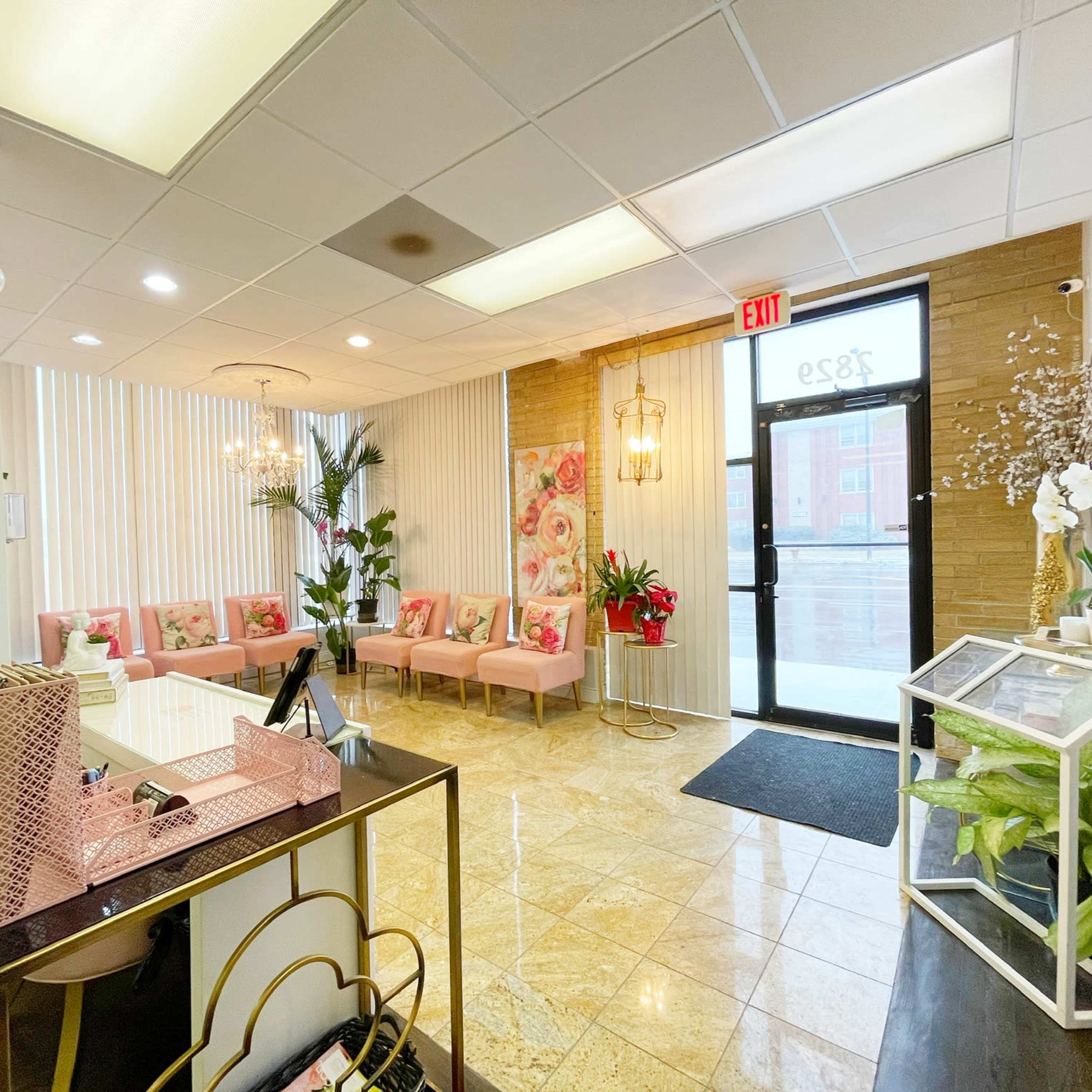 Event and Salon Multi-Purpose WorkSpace Rentals by the Hour! Image in Evergreen Park, Evergreen Park, IL