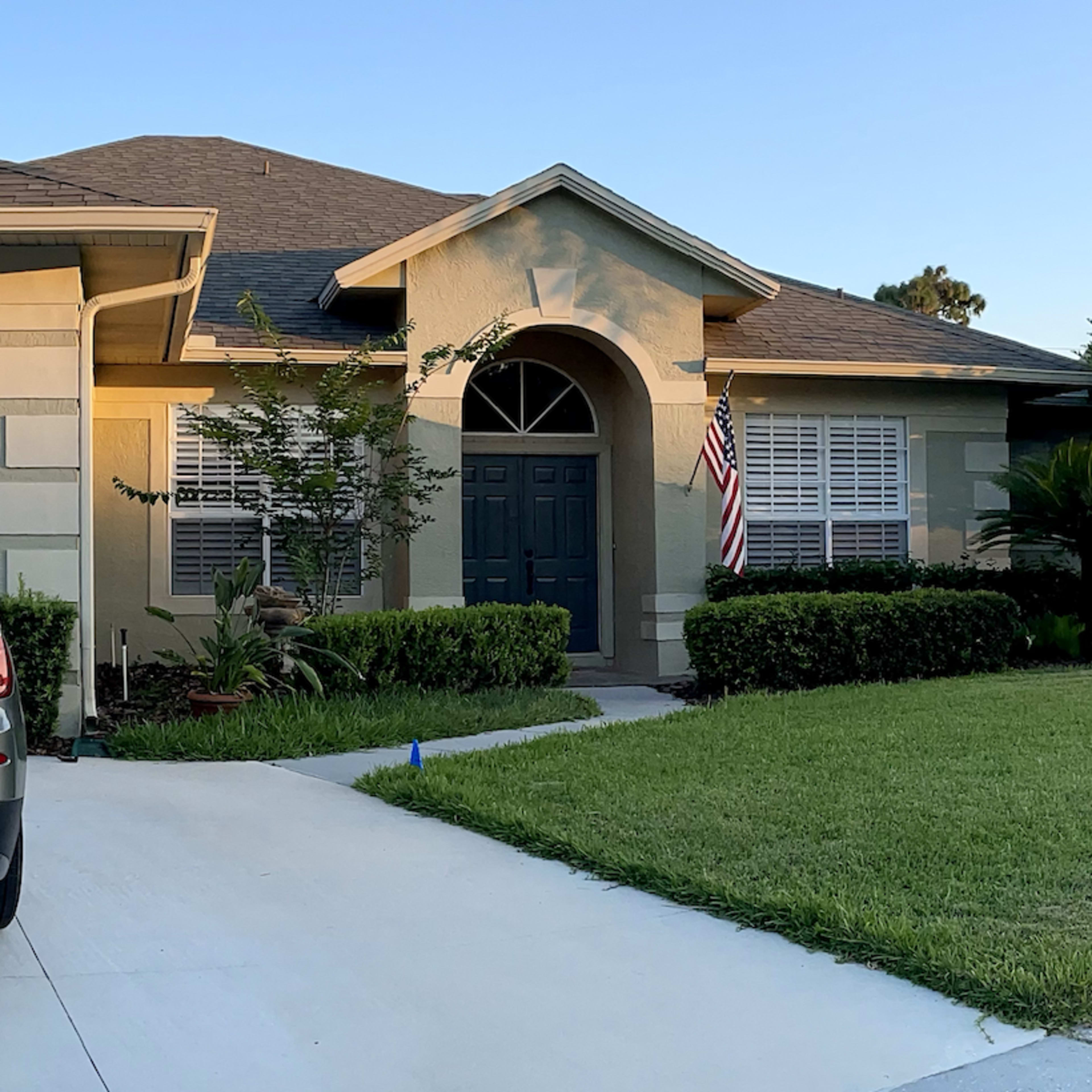 Cozy house in a quiet neighborhood with open space, pool and garden Image in , Oviedo, FL