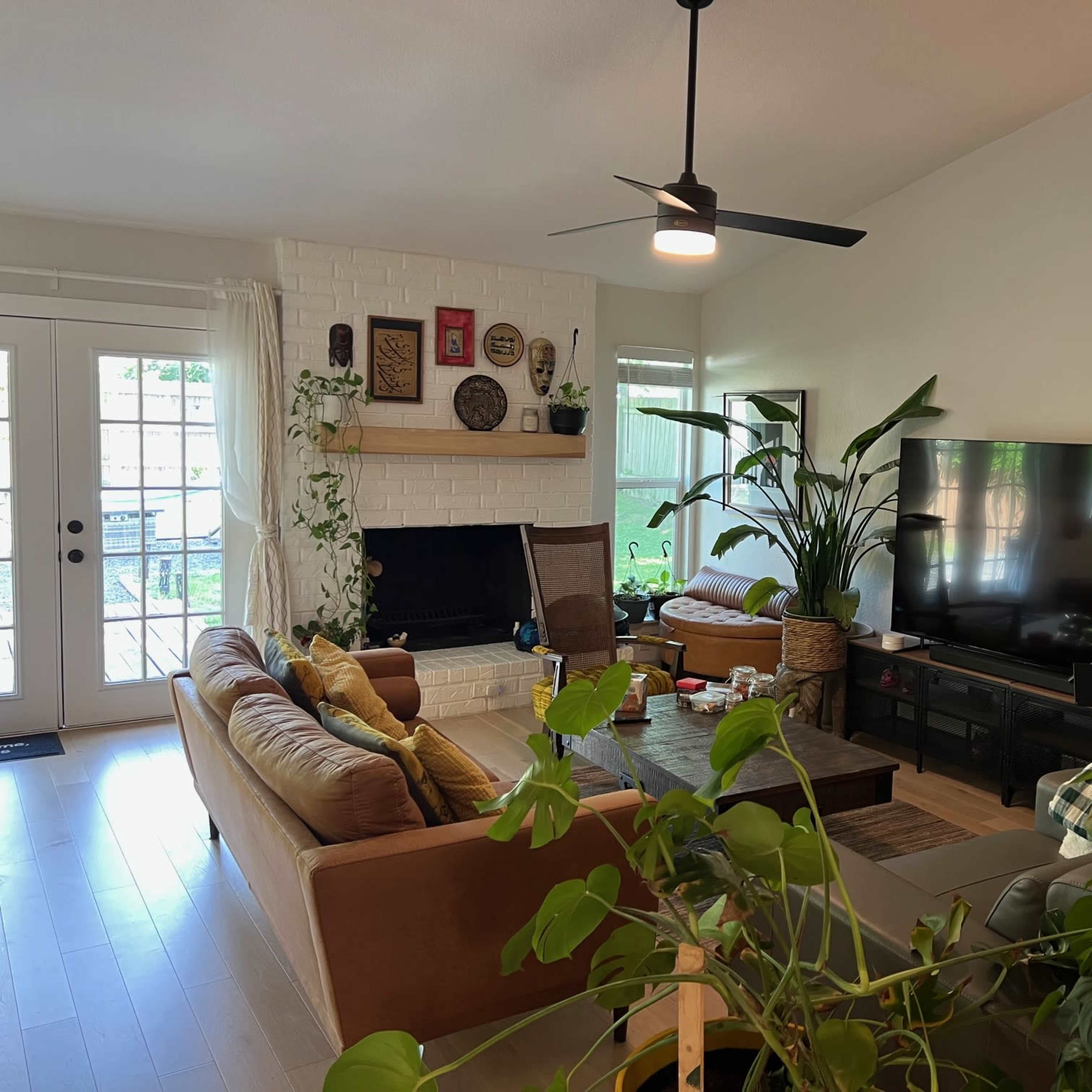 Bright Designer Space with Outdoor Charm – South Austin Image in Cherry Creek, Austin, TX