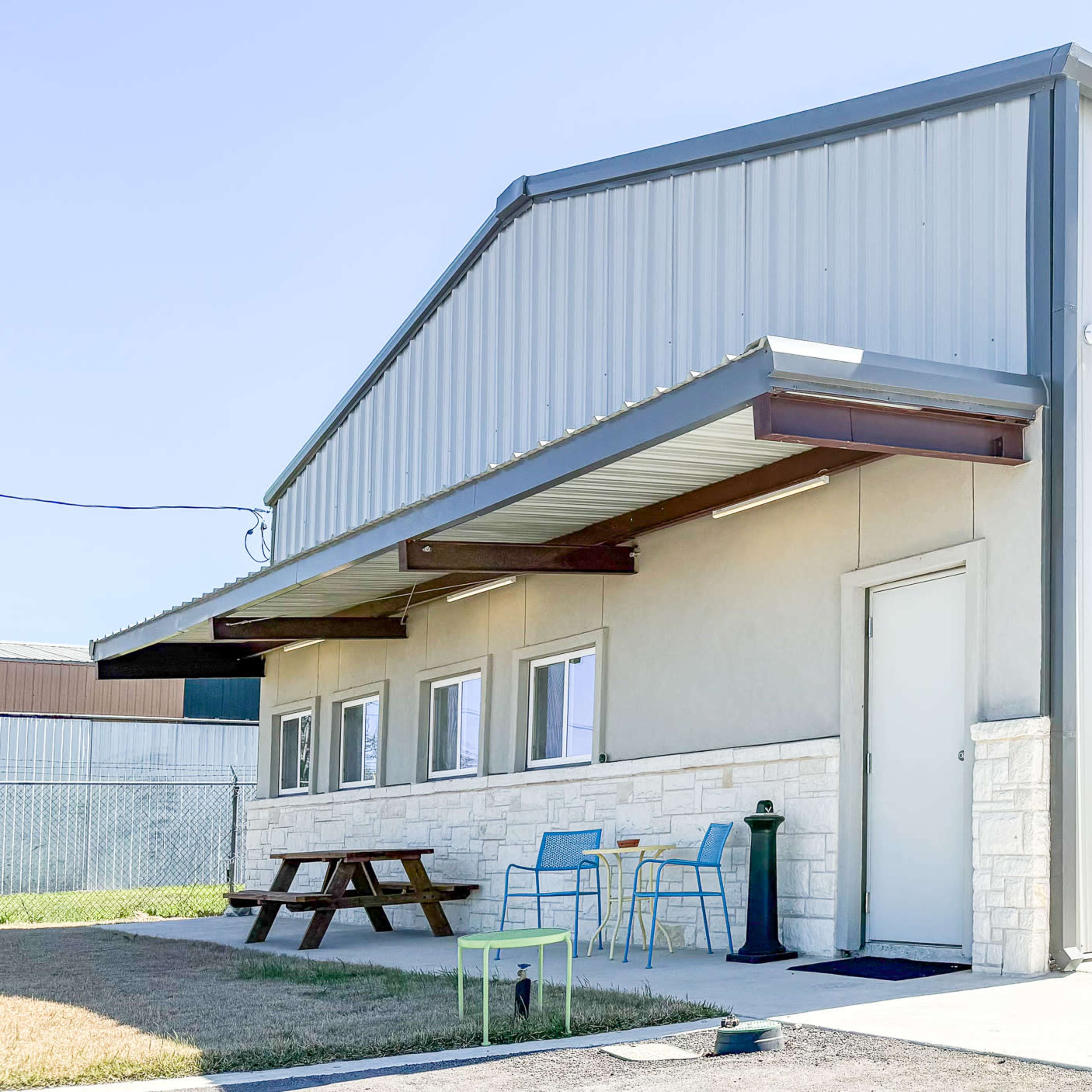 1,000 sq. ft. Photo Studio, Bright & Adaptable Image in Buda, Buda, TX