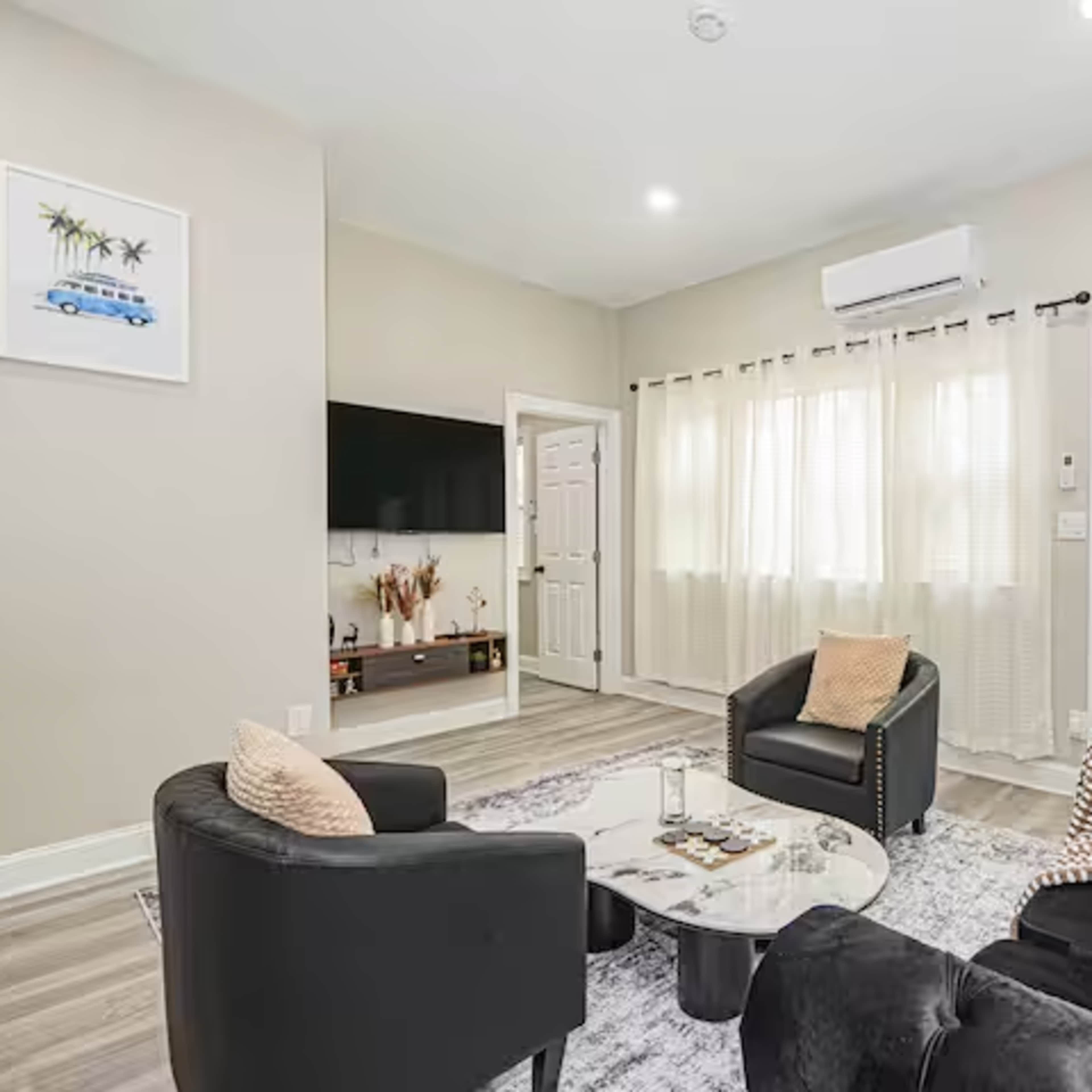 Cozy student Friendly 1BR Near UMD- Walk to Campus Image in Hollywood, College Park, MD