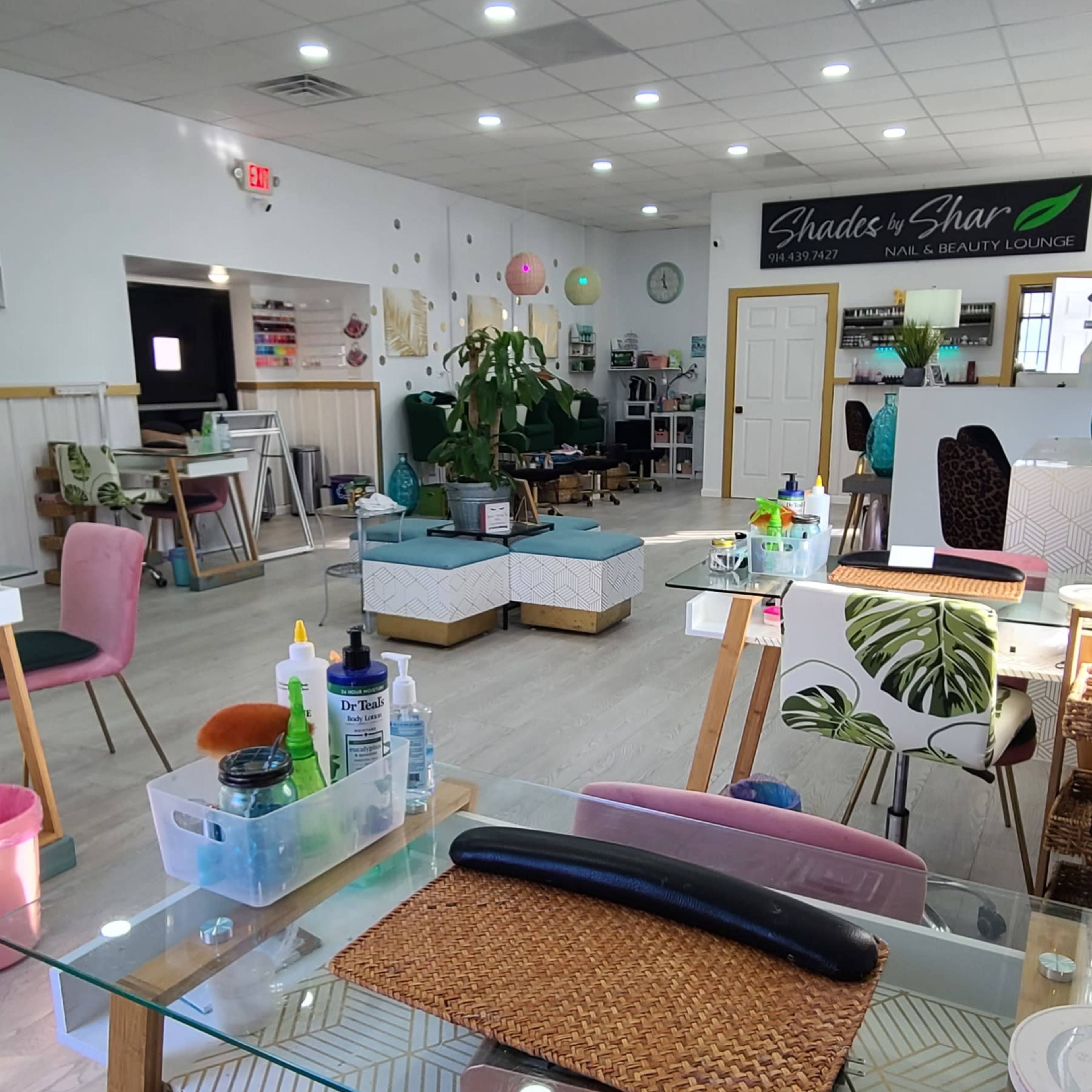 Bright Floral Chic & Posh Westchester Lounge Image in North Side, Mount Vernon, NY