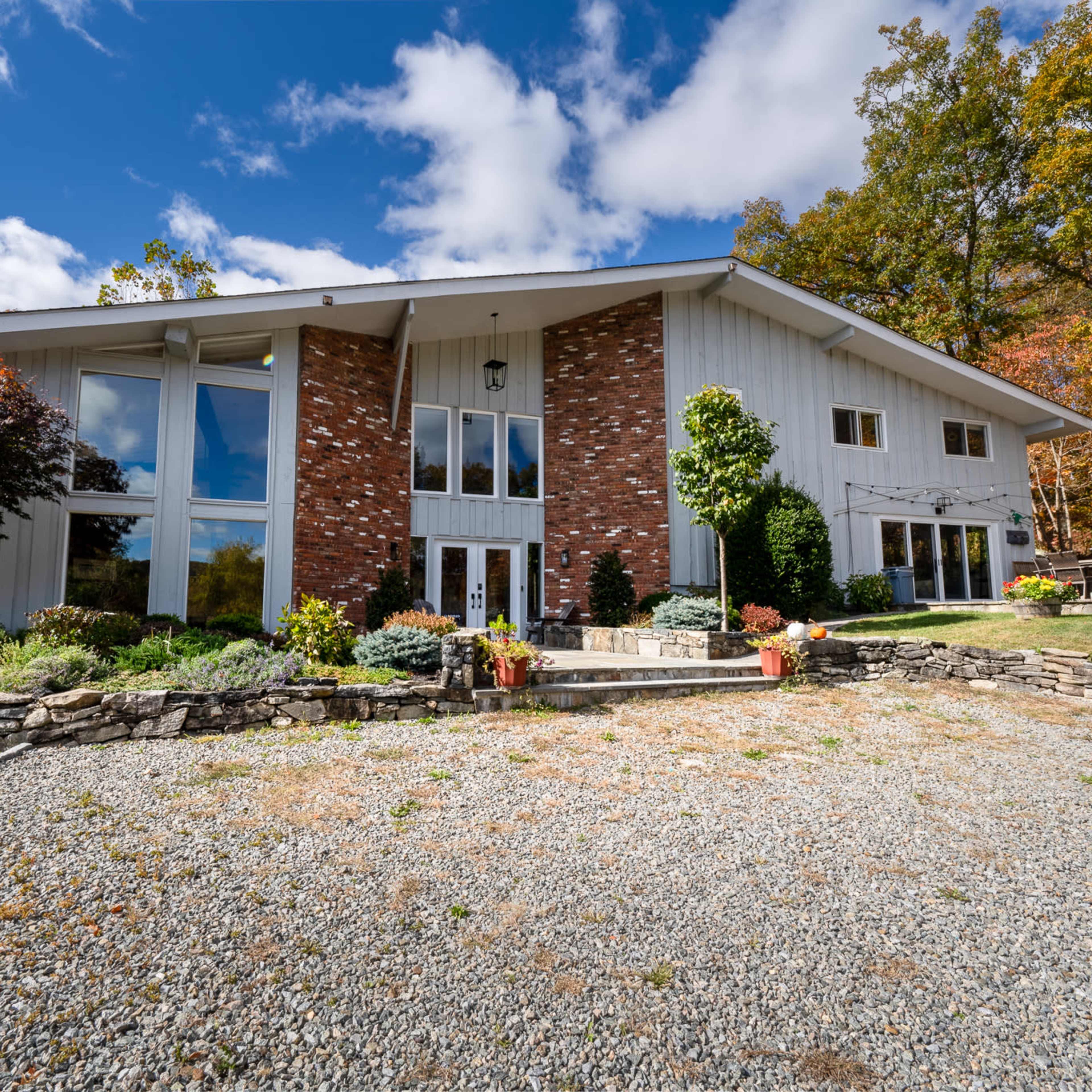 Amazing Country home in the Hudson Valley on top of a mountain. Image in Putnam Valley, Putnam Valley, NY