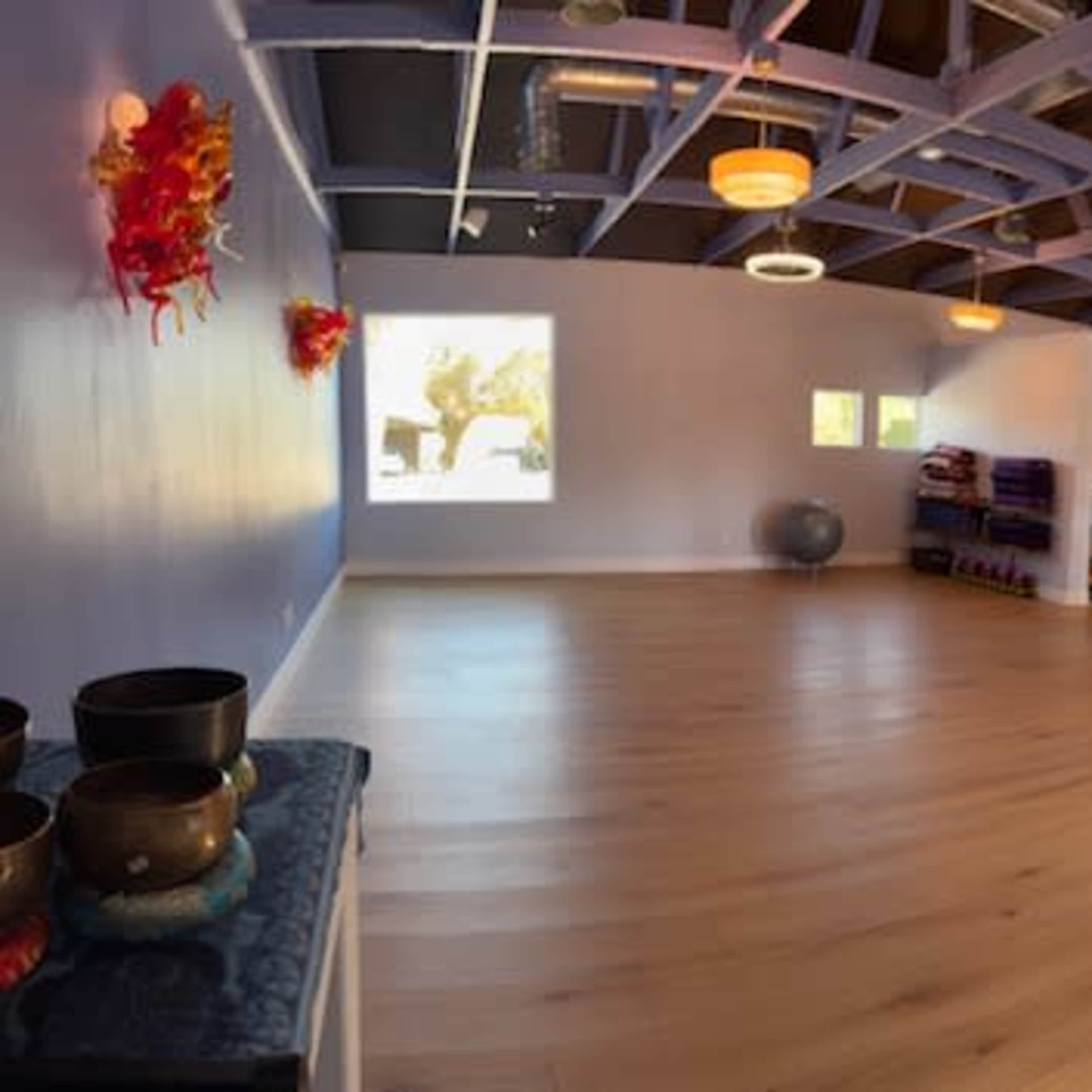 Centrally Located Studio with Beautiful Lighting and Earthy Vibes Image in Alhambra, Phoenix, AZ