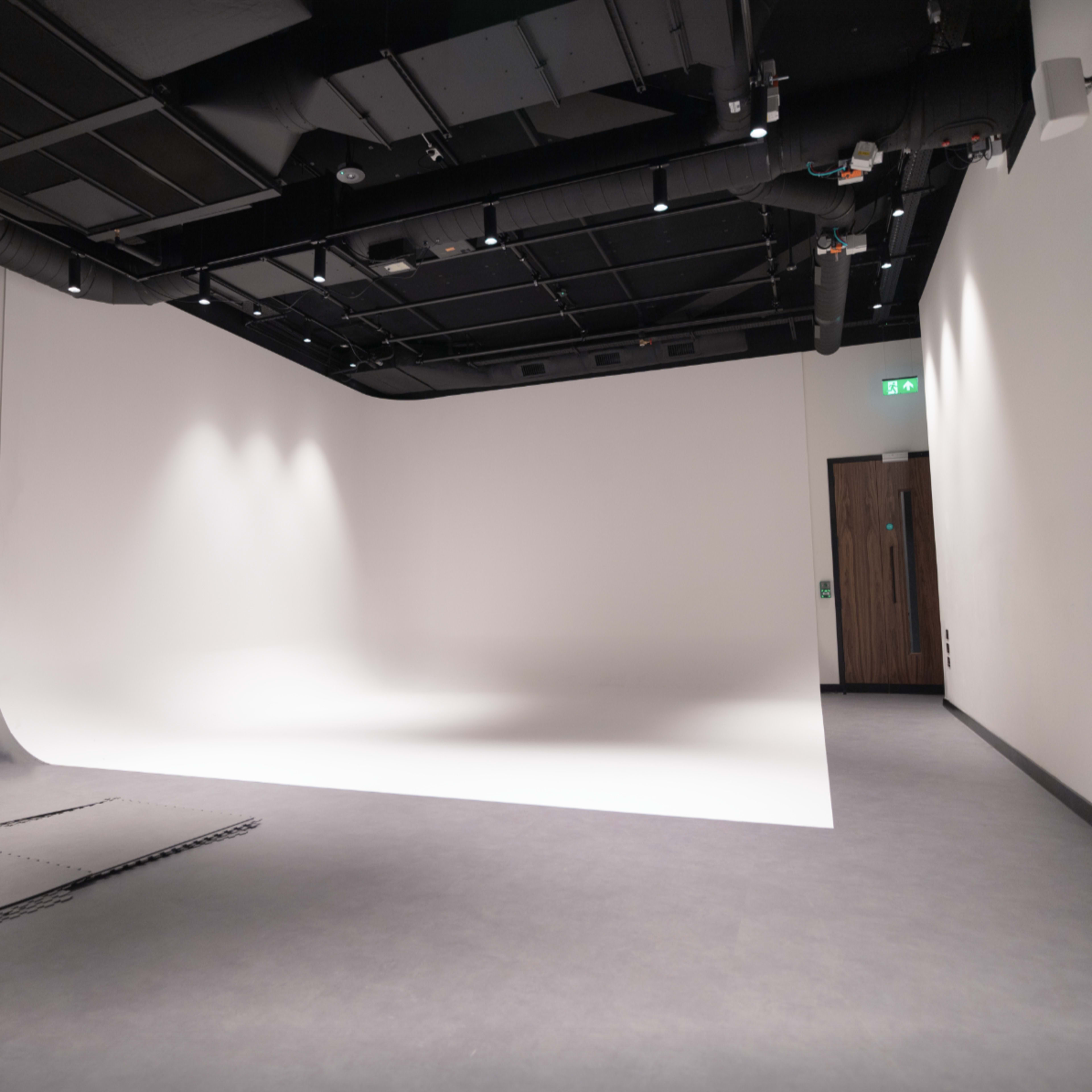 Video/Film Studio - Black-Out, Soundstage in Zone 1 Image in London, London, England