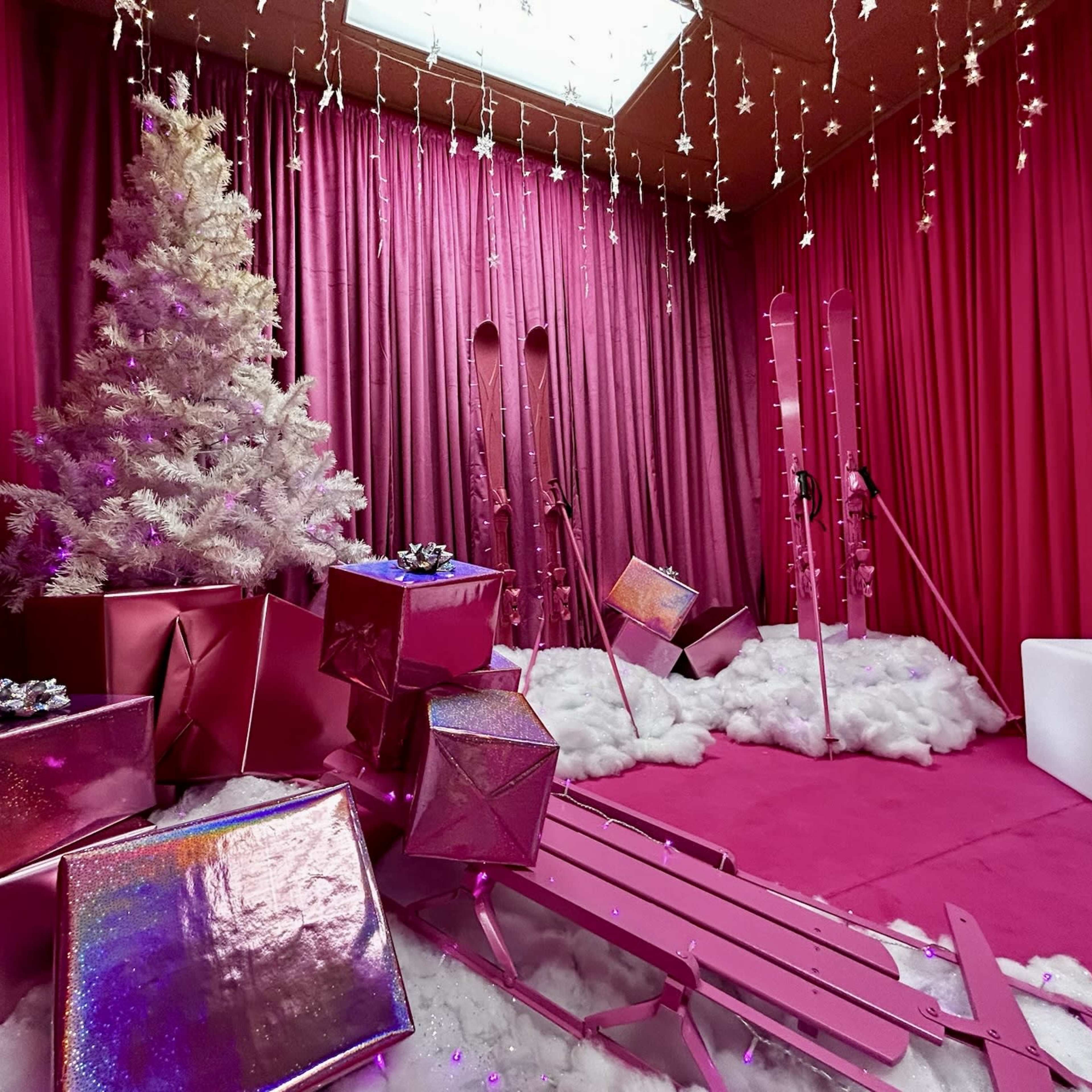 3 Cozy-Chic Holiday Sets Perfect for Christmas and Holiday Photo Shoots Image in , Stone Mountain, GA