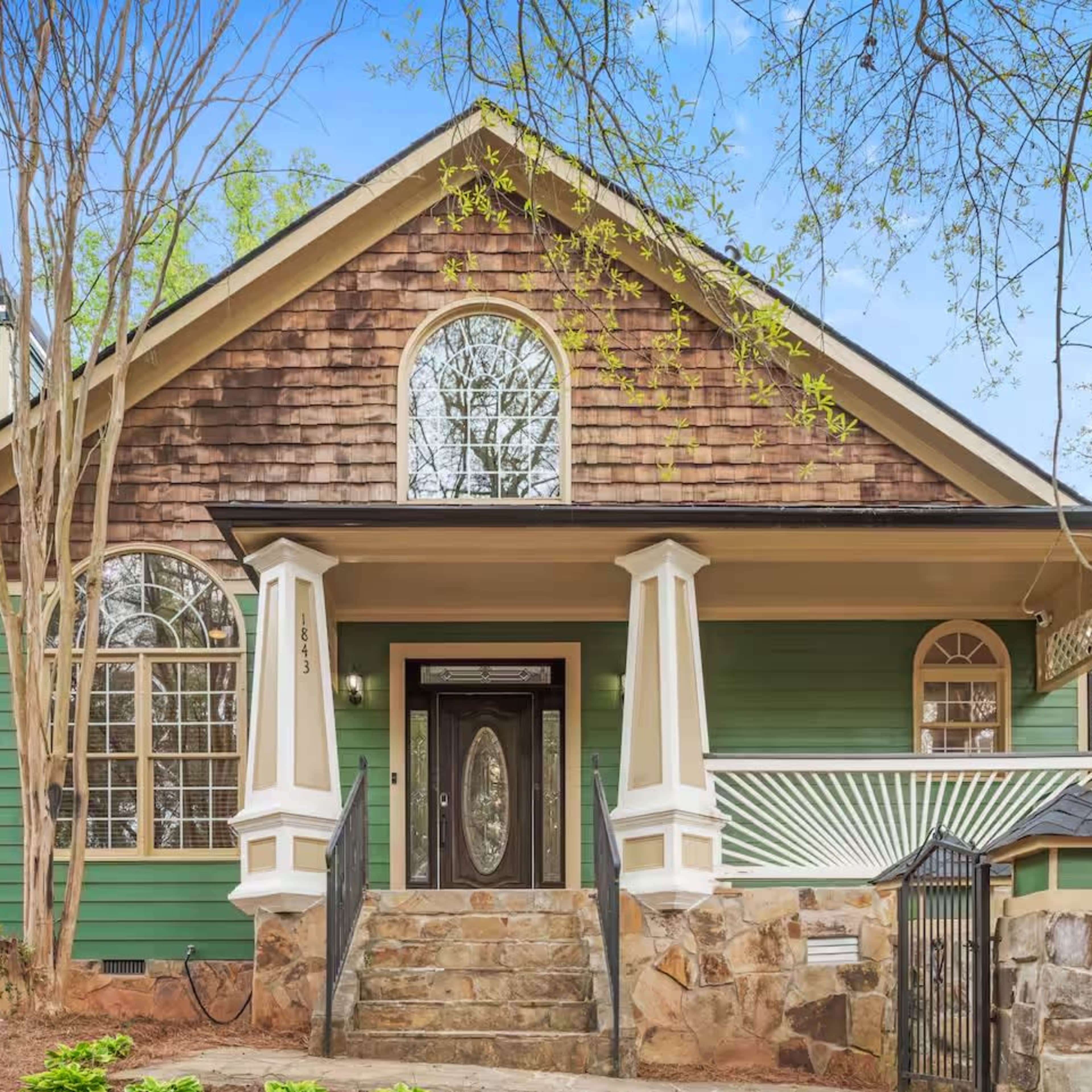 Luxury Intown-ATL Spacious Retreat (6 Rms; 10 Bds) Image in Grove Park, Atlanta, GA