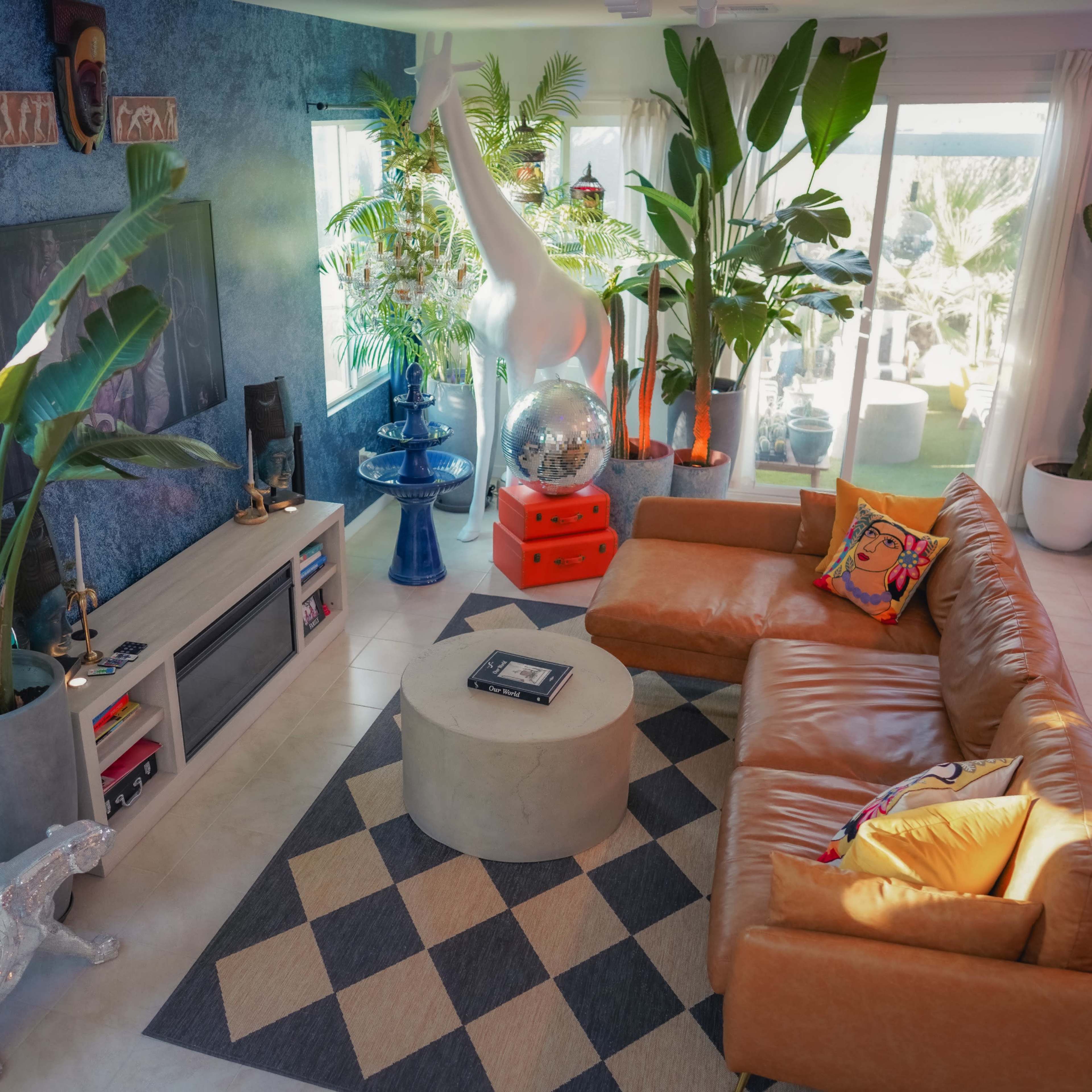 Paradisco Tropical House with Bright Light Image in North Las Vegas, North Las Vegas, NV