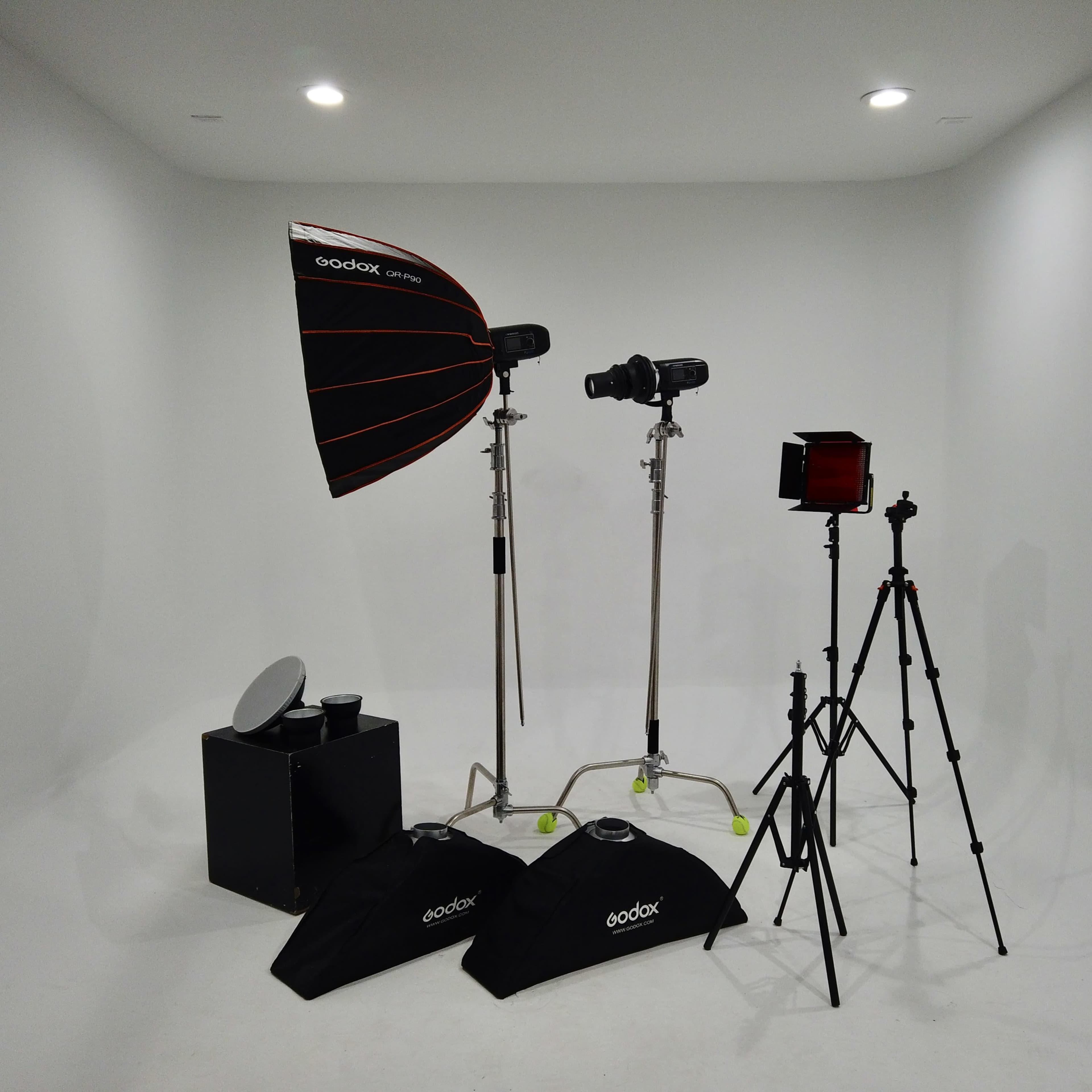 Atlanta Studio Space with 9ft Cyc wall, seamless backdrops and equipment included Image in Candler-McAfee, Decatur, GA