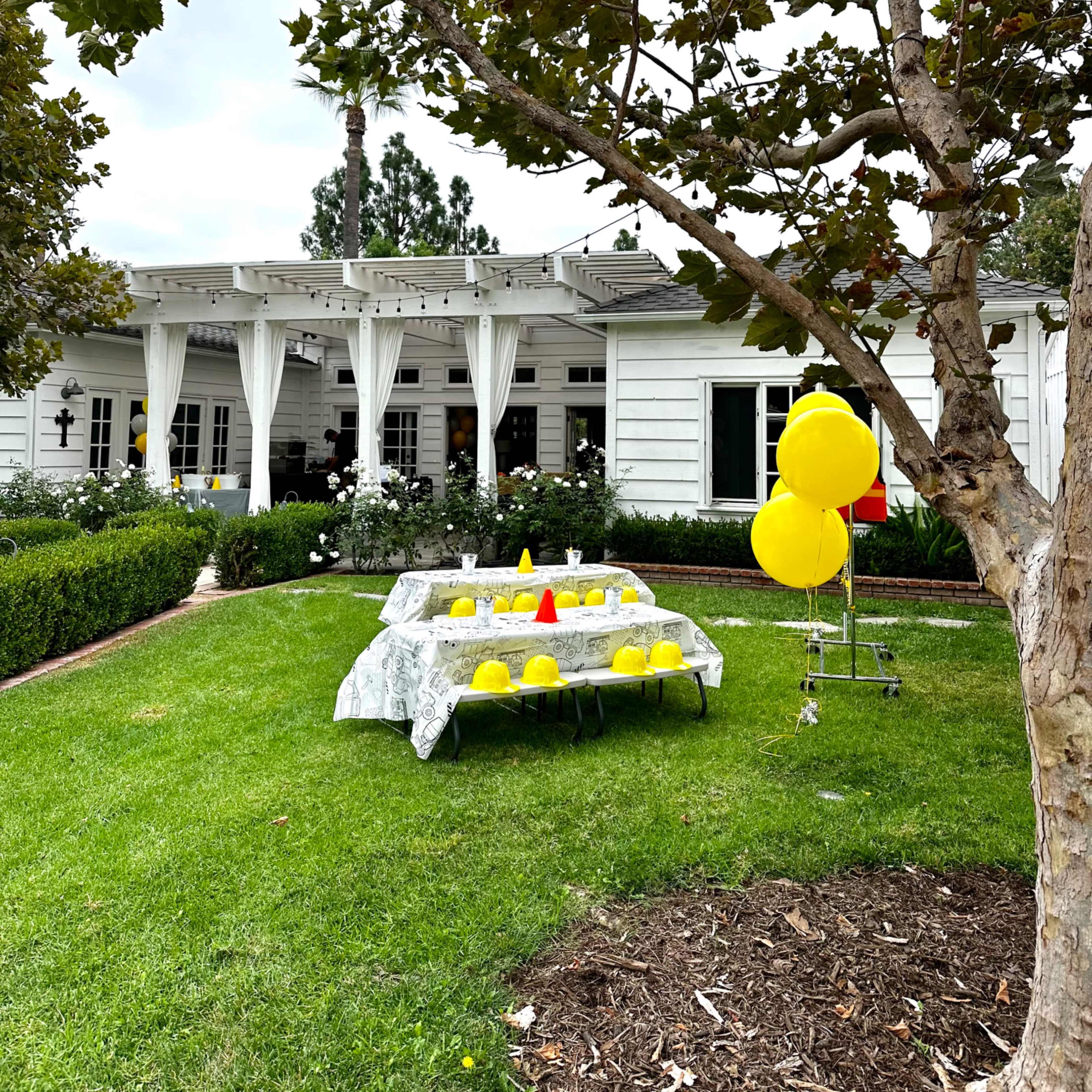 That perfect quaint white house for your photoshoots, backyard weddings, or parties Image in North Tustin, North Tustin, CA