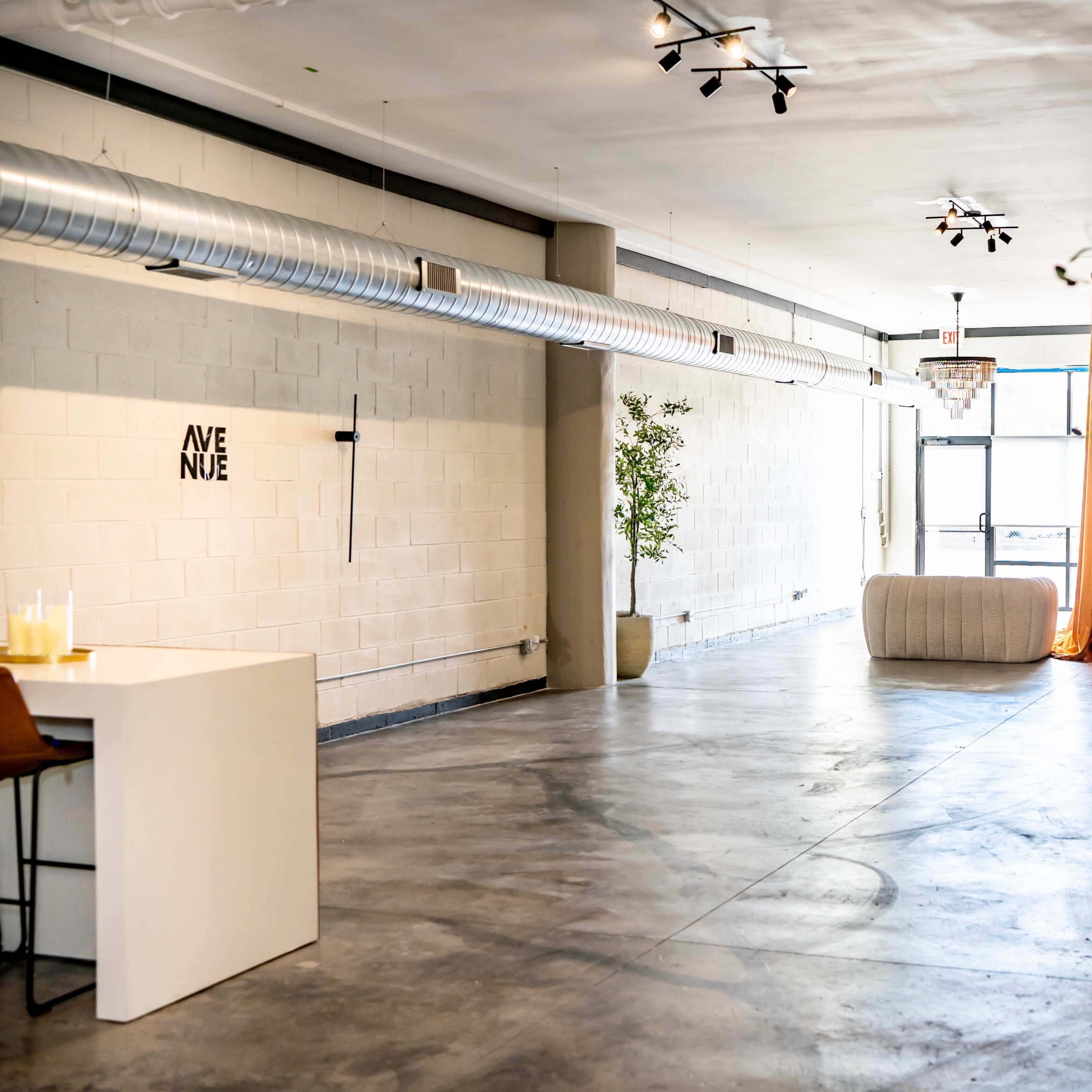 Modern Soho Studio located in Bridgeport with High Ceilings + Beautiful Light Image in South Side, Chicago, IL
