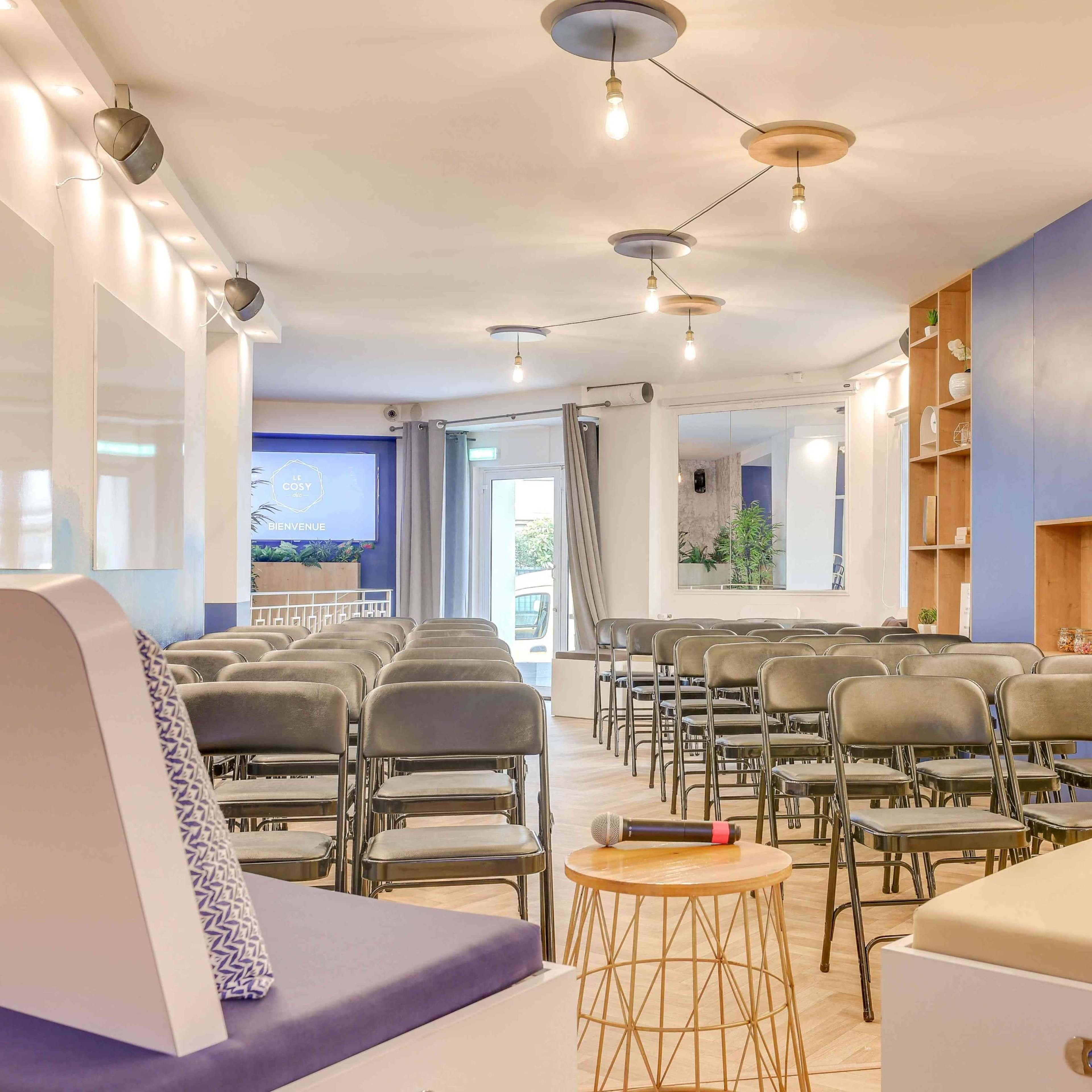 Lieu "comme à la maison" ultra modulable avec une salle principale et 3 petits salons, et une office traiteur . Au total plus de 130m² au RDC Image dans Saint-Lambert, Paris, Île-de-France