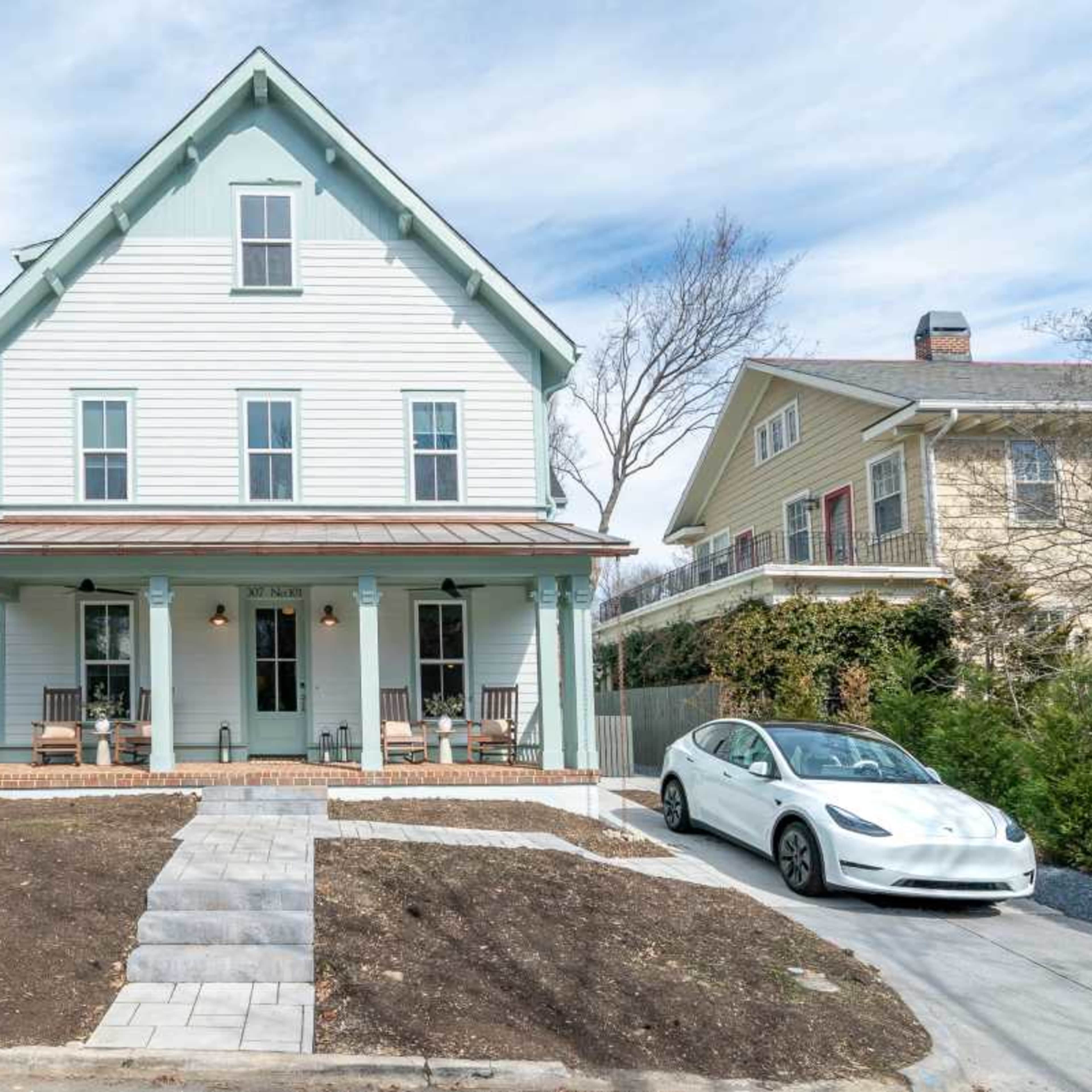 DeLUXeDwelling~7BR/4BA~ChefsKitchen~20Guests~Pets Image in Downtown, Raleigh, NC