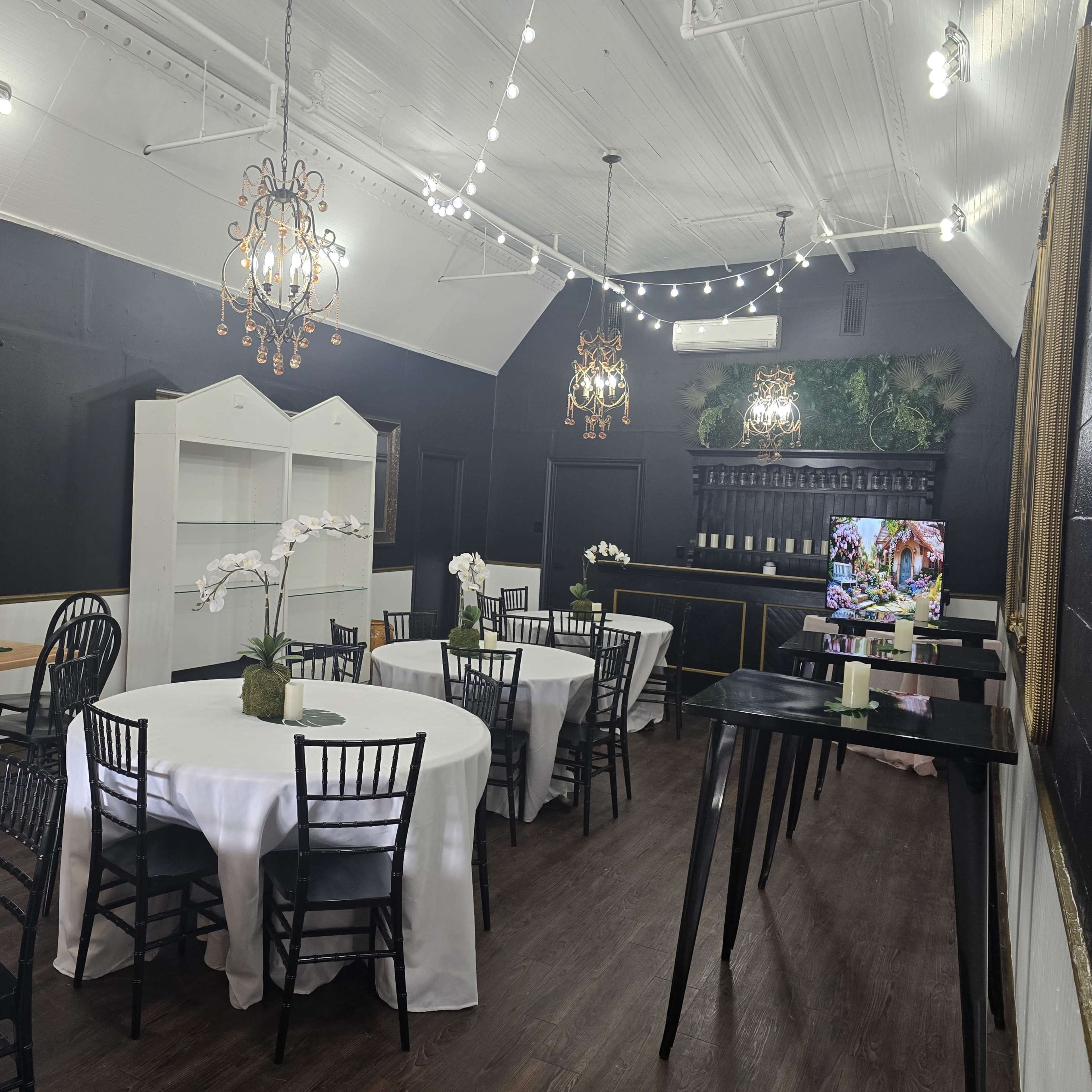 Unique cottage space within a boutique right across from the Main Street gazebo in historic Grapevine TX! Image in Grapevine, Grapevine, TX