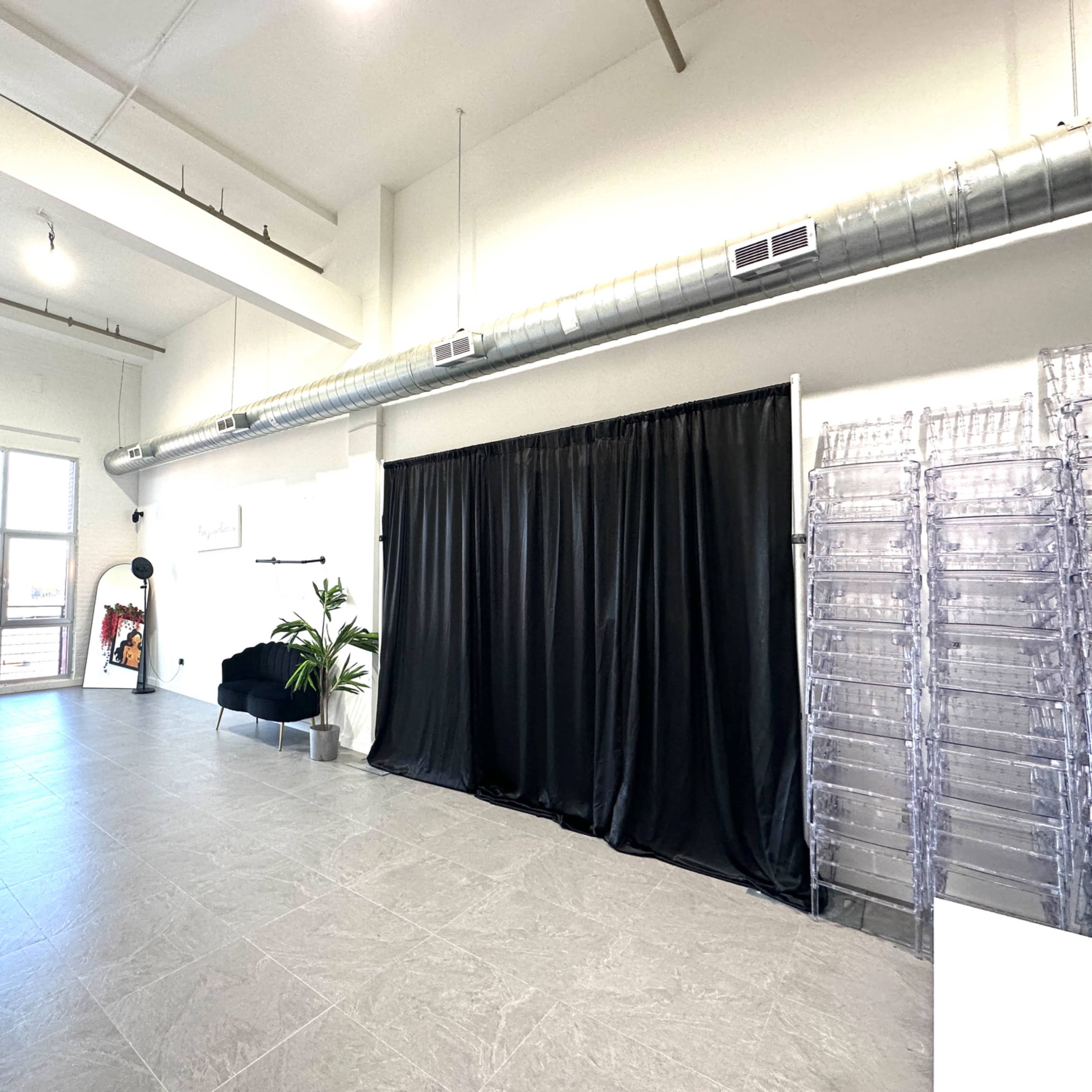 Versatile Studio with Stunning NYC Skyline Views in Dumbo, Brooklyn Image in Vinegar Hill, Brooklyn, NY