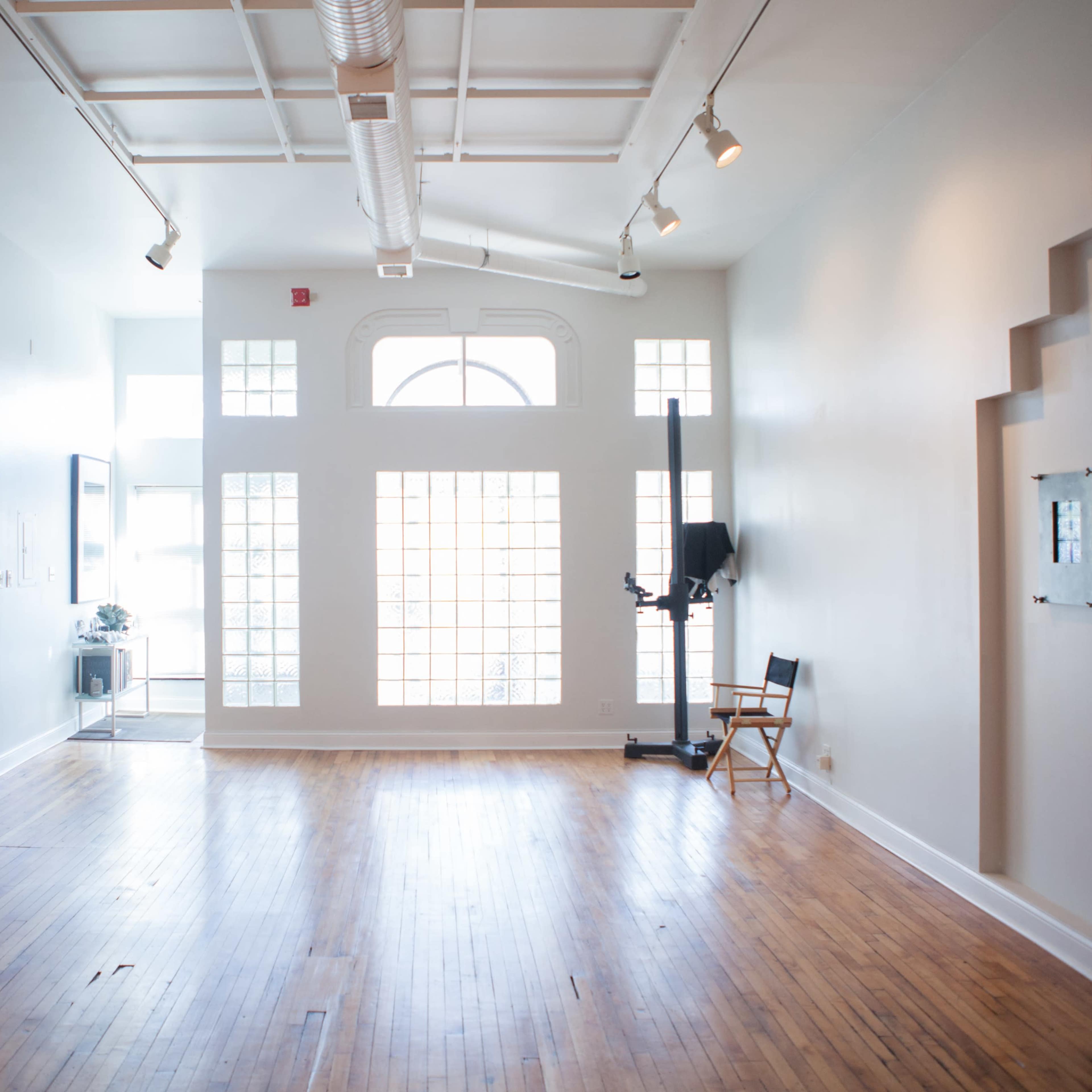 Beautiful spacious River West studio Image in West Town, Chicago, IL