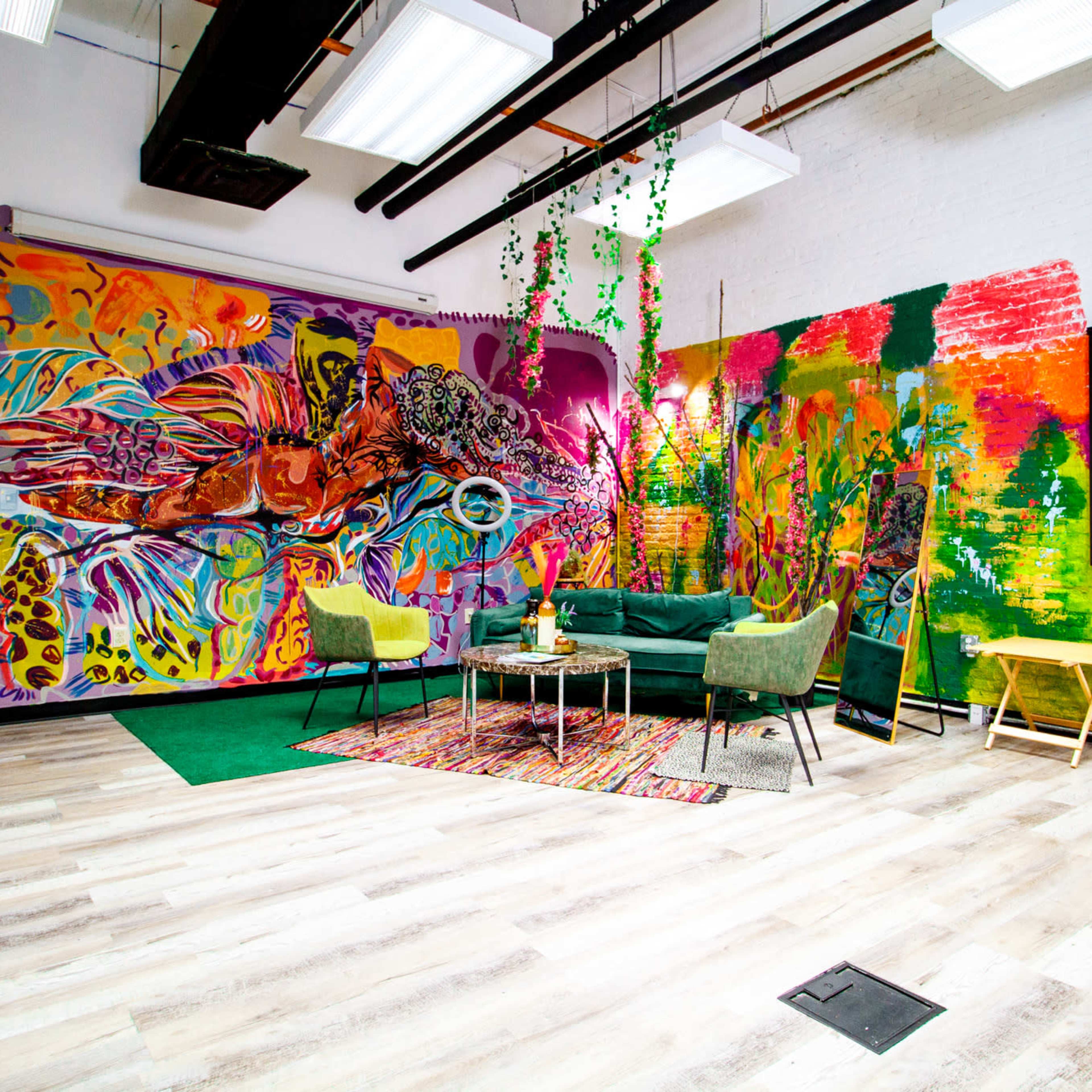 Vibrant and Fully Equipped Photo Studio on Museum Row Image in Downtown, Louisville, KY
