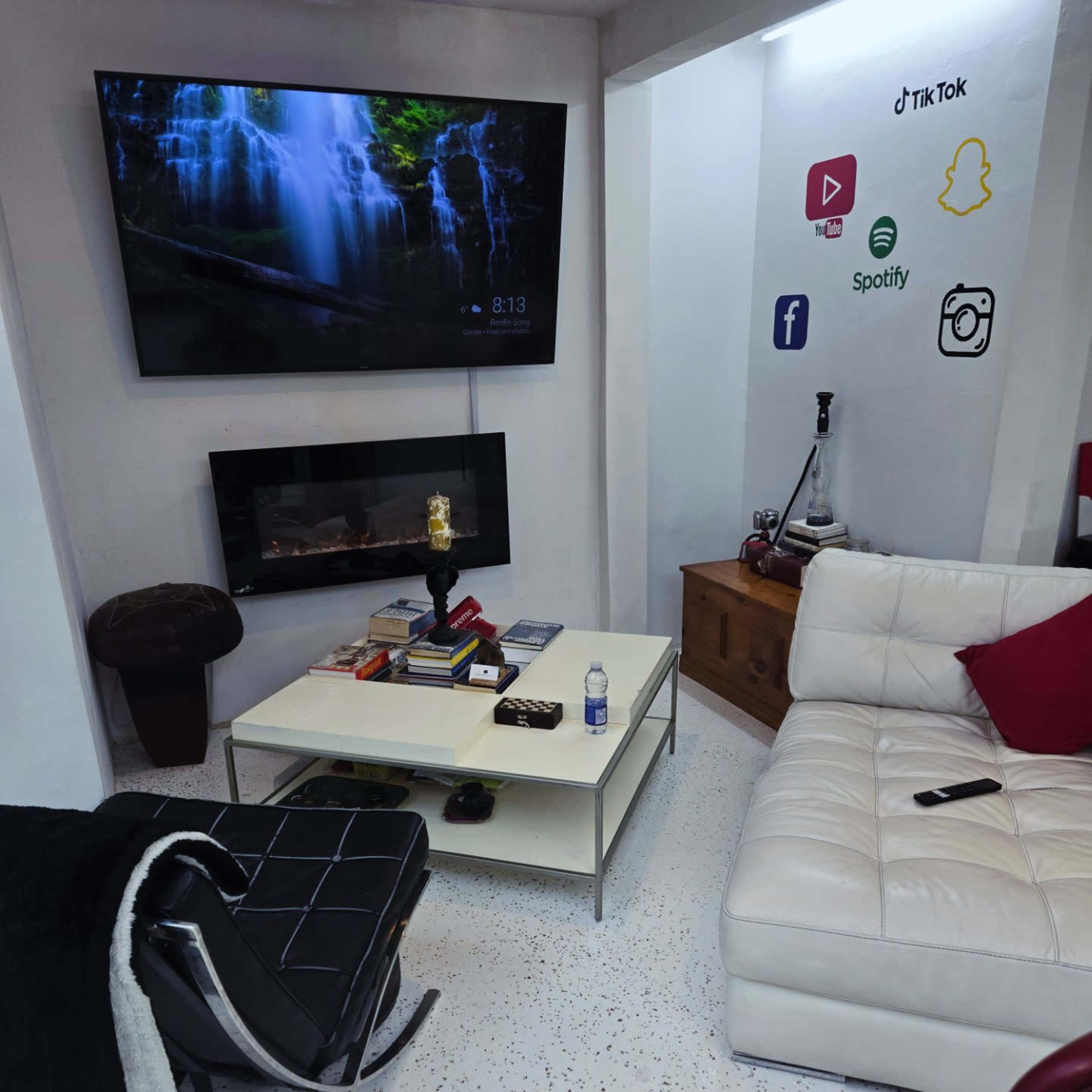 Uptown, Multi-media content creation studio. Image in Toronto, Toronto, ON