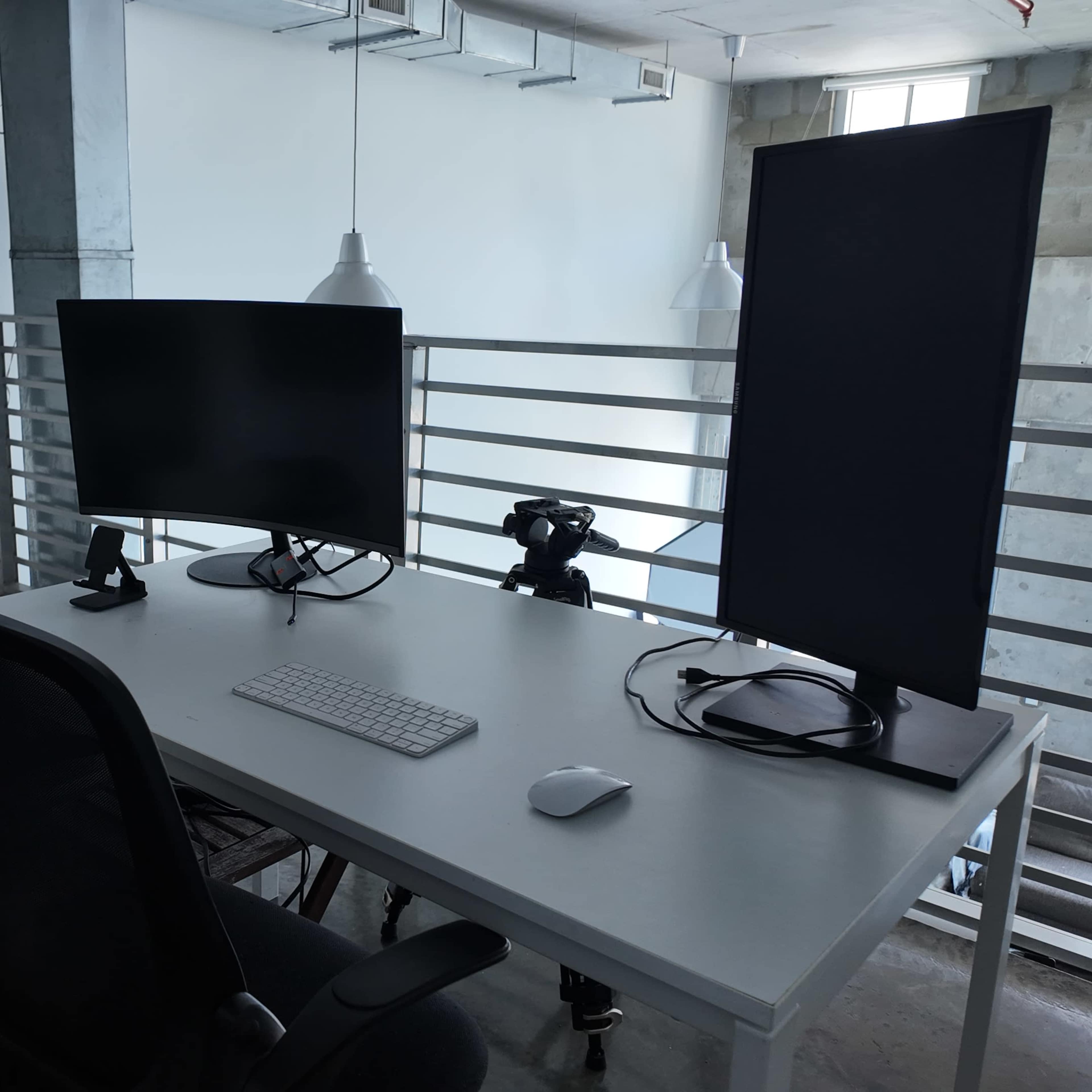 ndustrial Loft Studio: The Perfect Space for Content Creators, Brands, Photographers and Artists Image in Town Square, Miami, FL