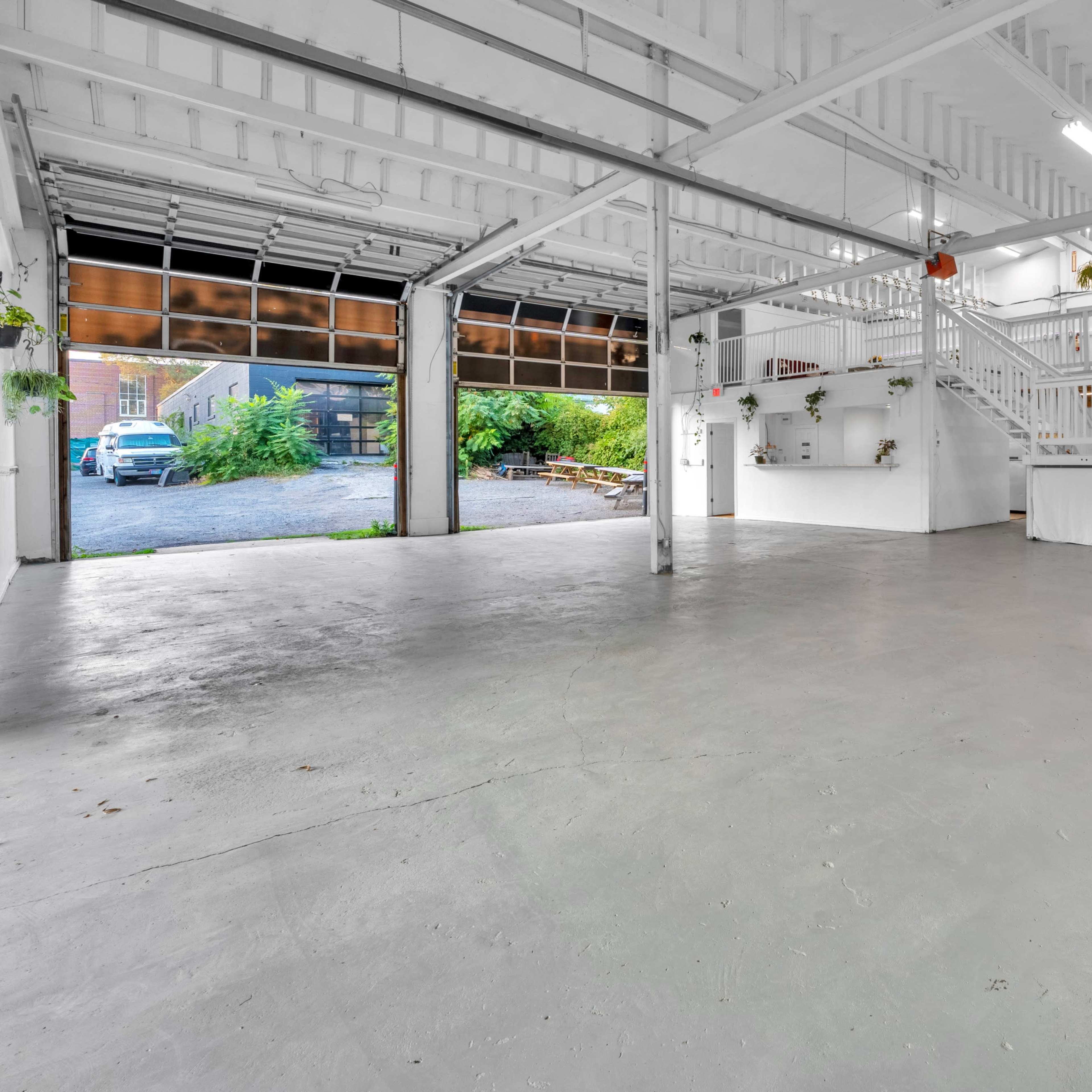 2500 SqFt Open Concept Toronto Studio with Natural Light Image in Rockcliffe-Smythe, Toronto, ON