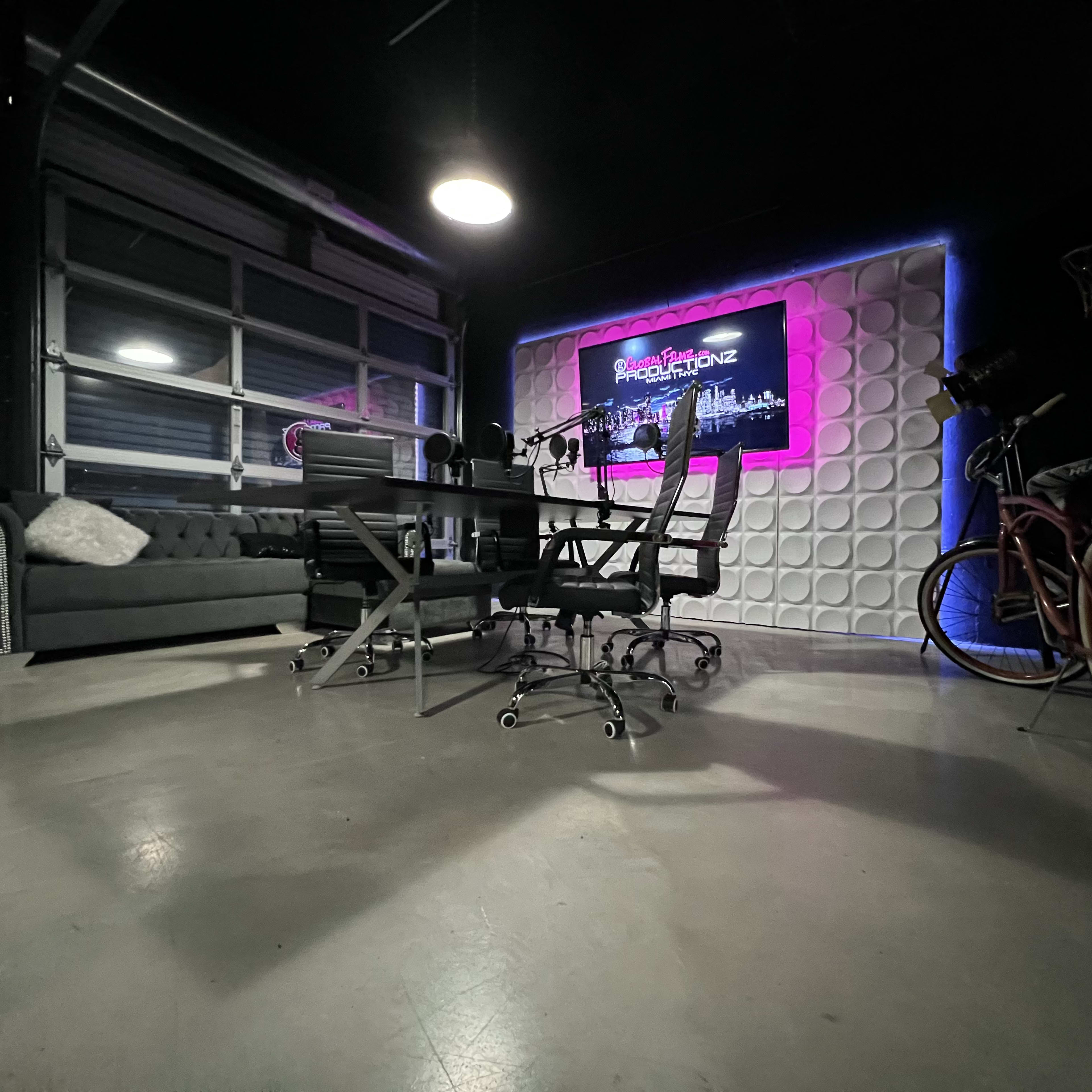 Podcast I Webcast I Live streaming I Studio Rental Image in Dorsey Riverbend, Fort Lauderdale, FL
