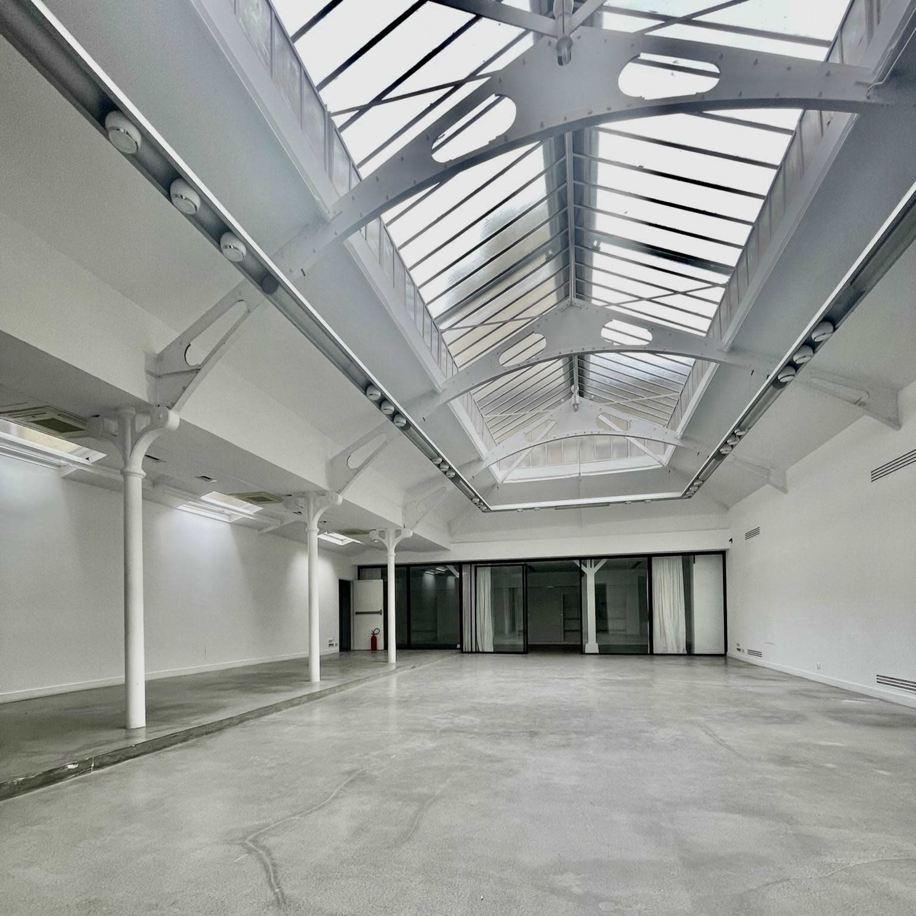 ESPACE ATYPIQUE EN PLEIN COEUR DU MARAIS Image dans Saint-Merri, Paris, Île-de-France