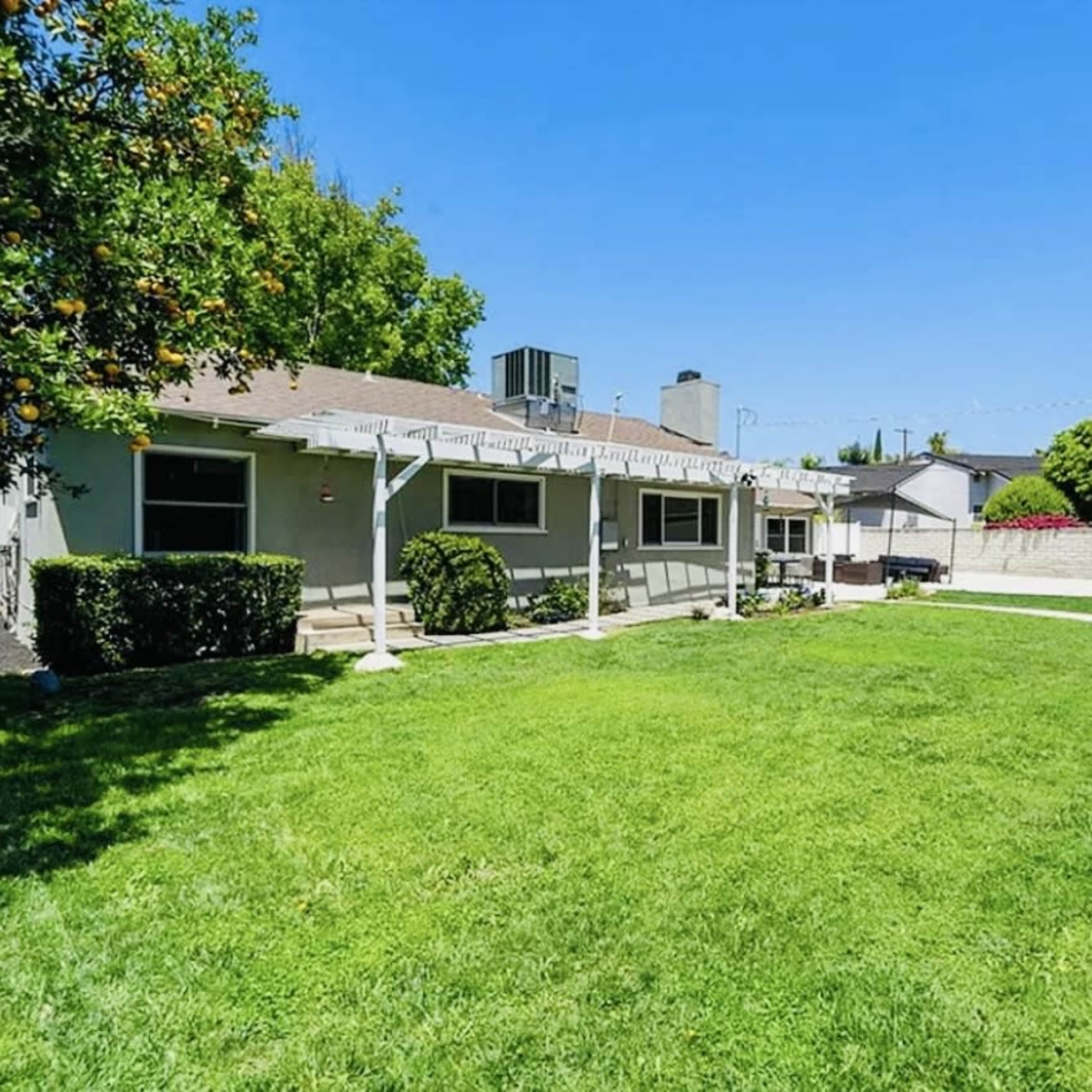 Large tree lined back yard in beautiful Sherwood Forest. Image in Northridge, Los Angeles, CA