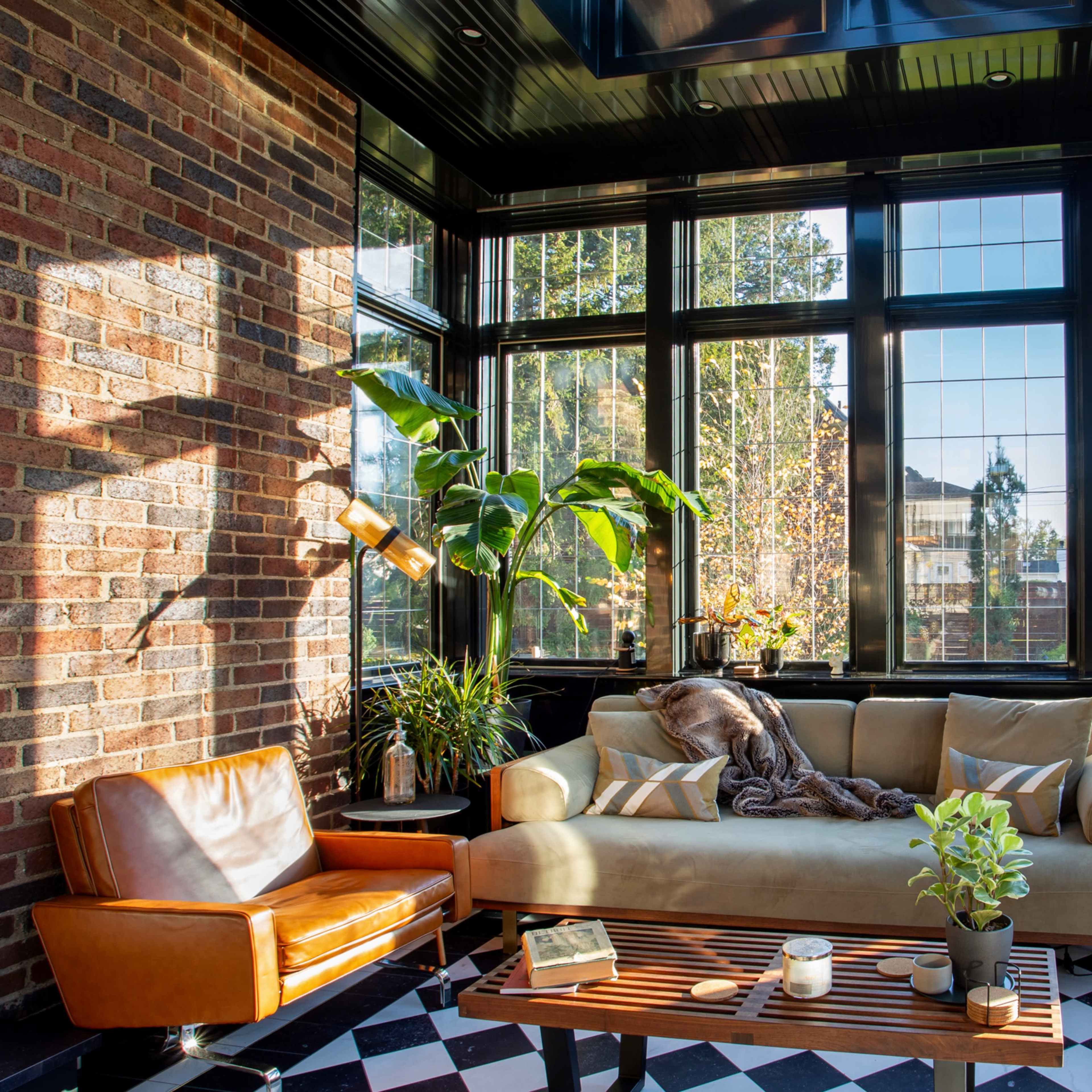 1920s Historic Estate with Solarium, Grand Piano, Cocktail Bar, Clawfoot Tub, Large Garden & Firepit Image in Detroit, Detroit, MI