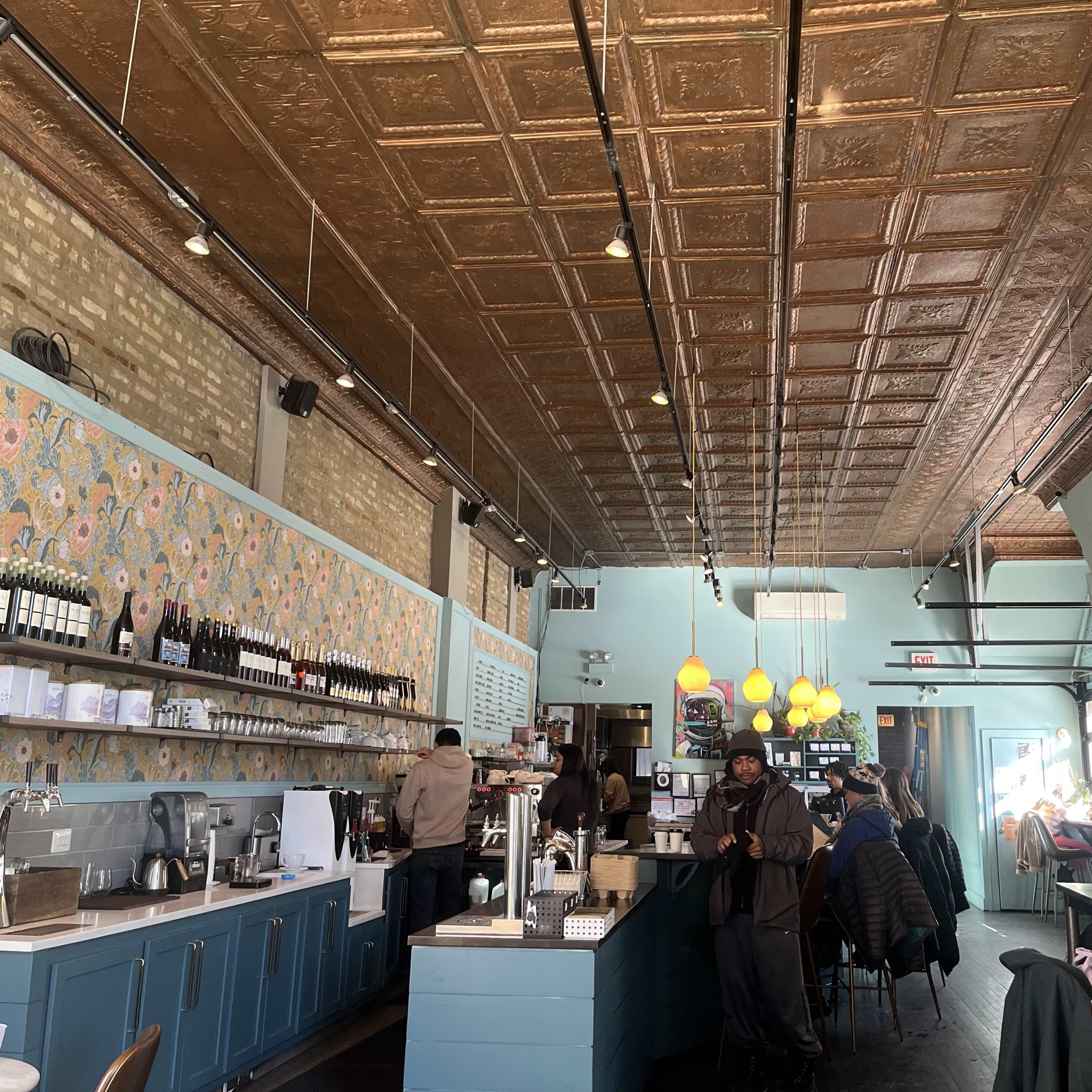 Downtown Trendy Bar and Cafe with Natural Light Image in Bucktown, Chicago, IL