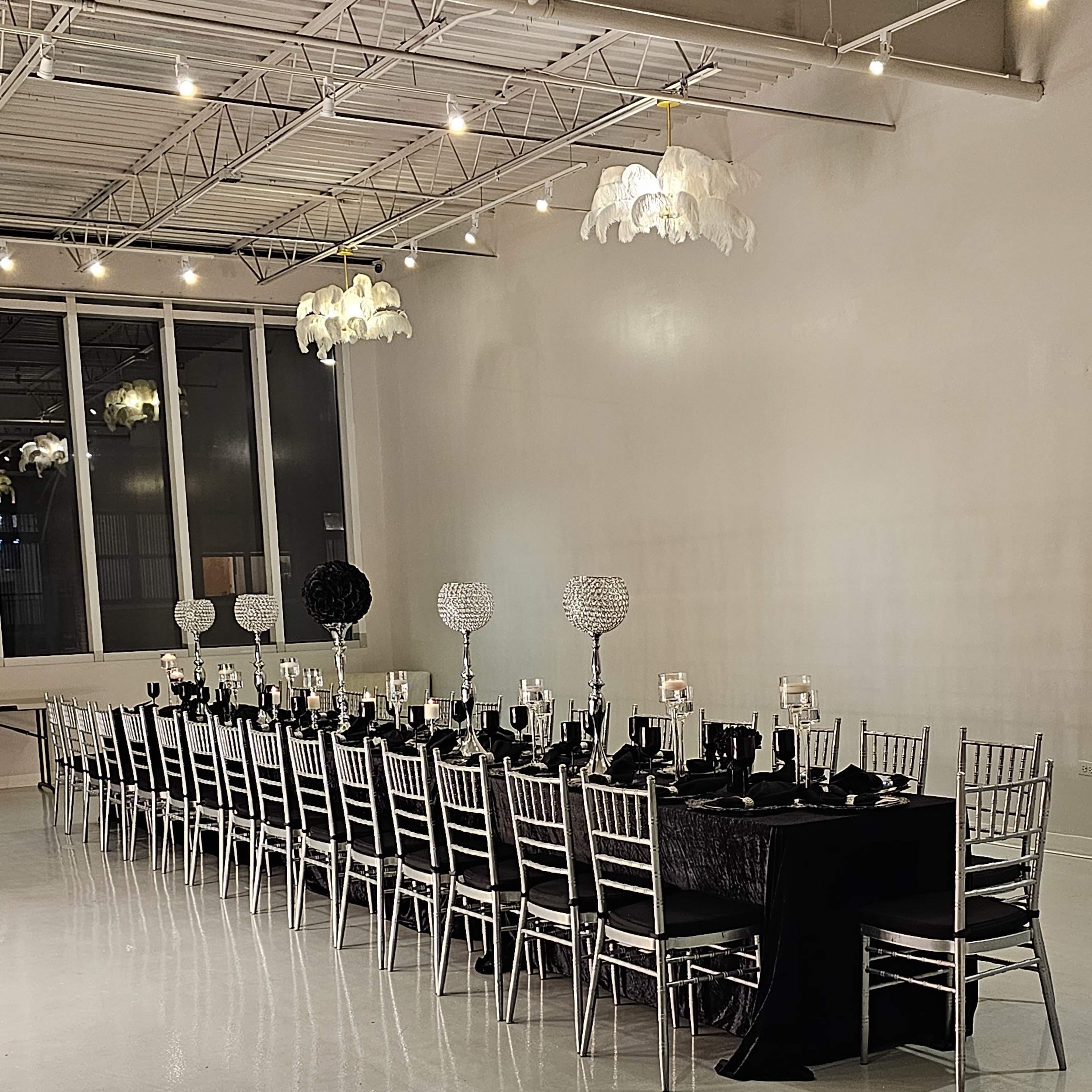 BLANKKANVAS LUXURY BOUTIQUE SPACE: A beautiful open concept space with a skyline view Image in South Side, Chicago, IL