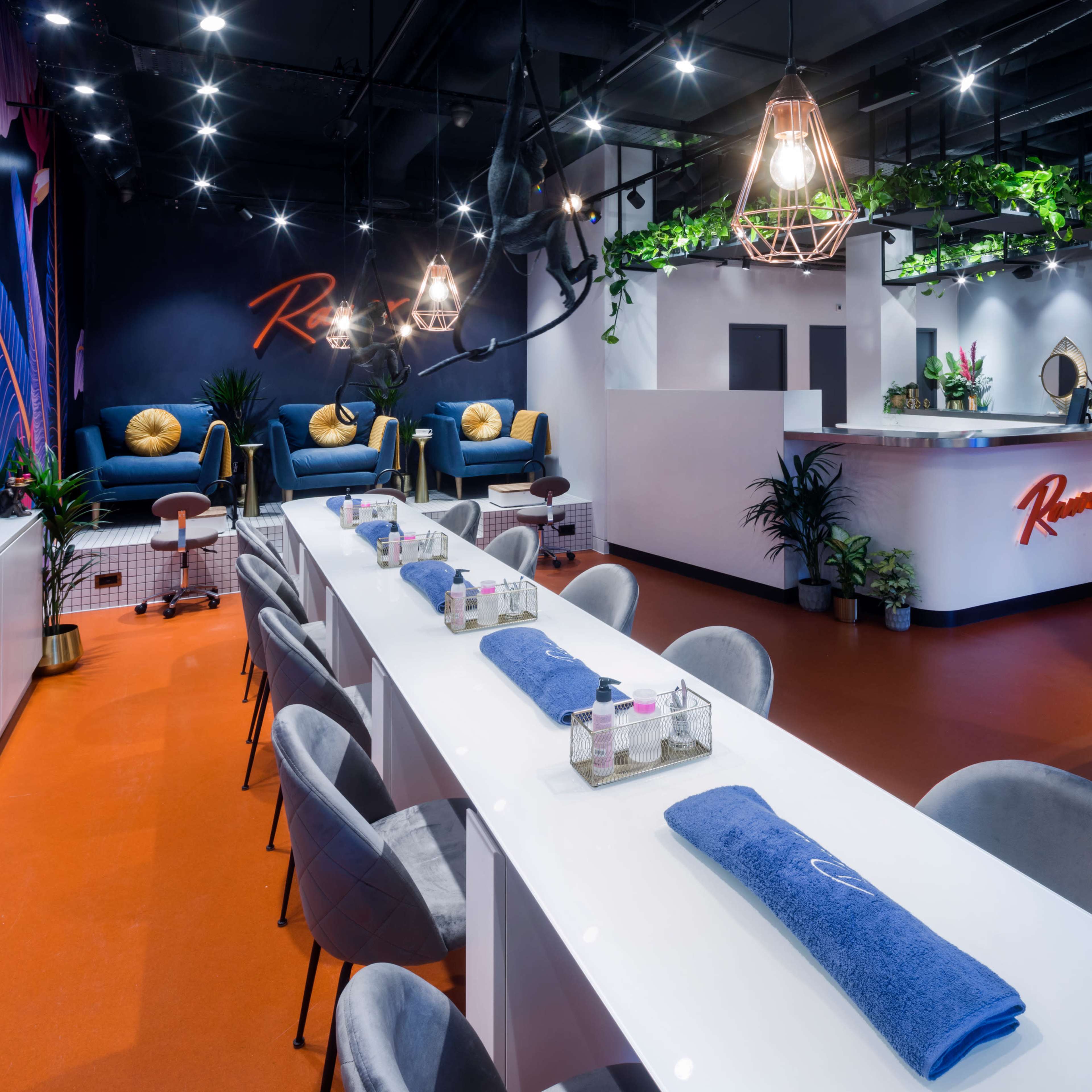 Unique and spacious Beauty studio with a tropical paradise theme Image in Fitzrovia, London, England