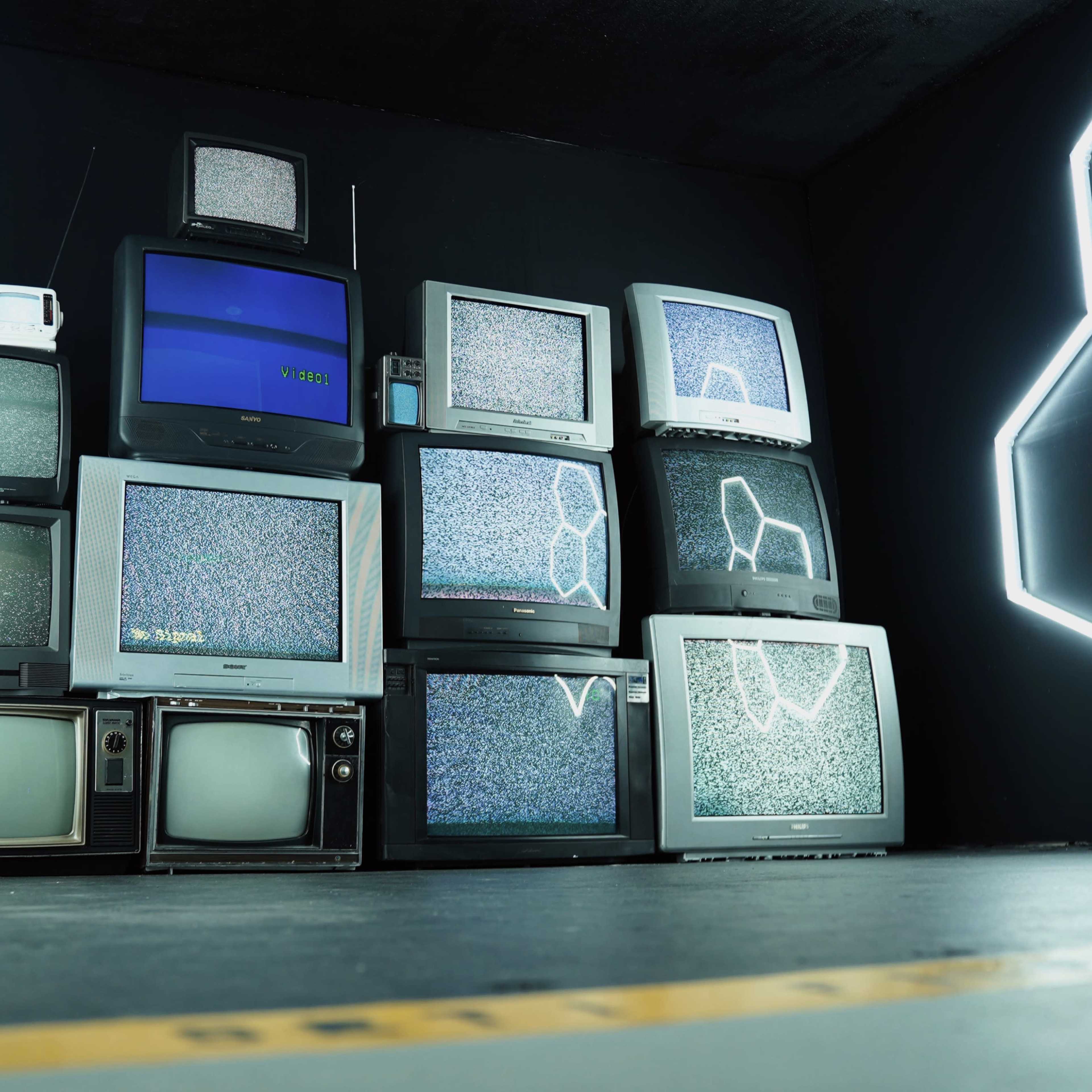 Vintage TV Film Set w/ LED Light Design Image in Edison, San Antonio, TX