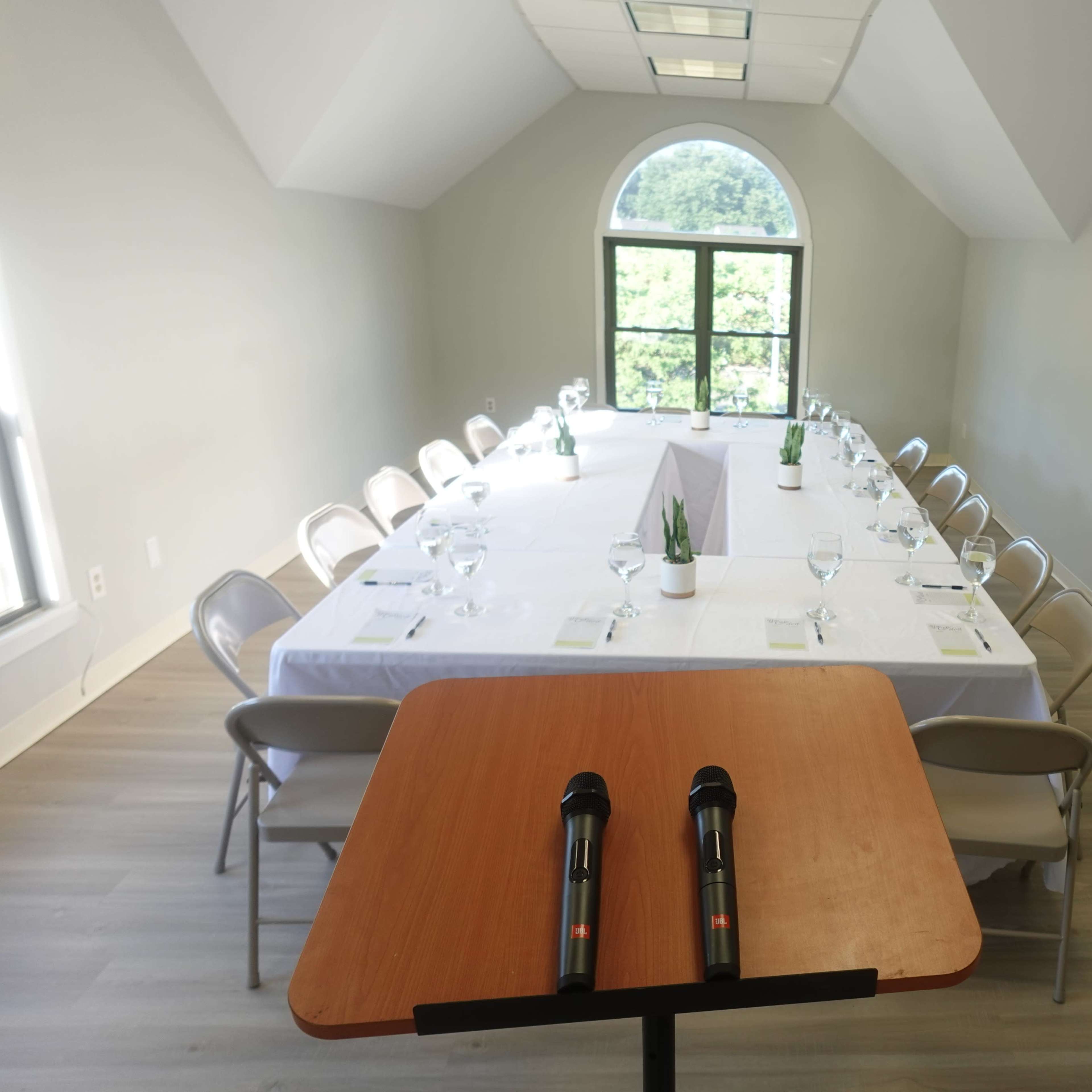 Cozy Event Space To Rent Per Hour Image in Ridgeway-Bulls Head, Stamford, CT