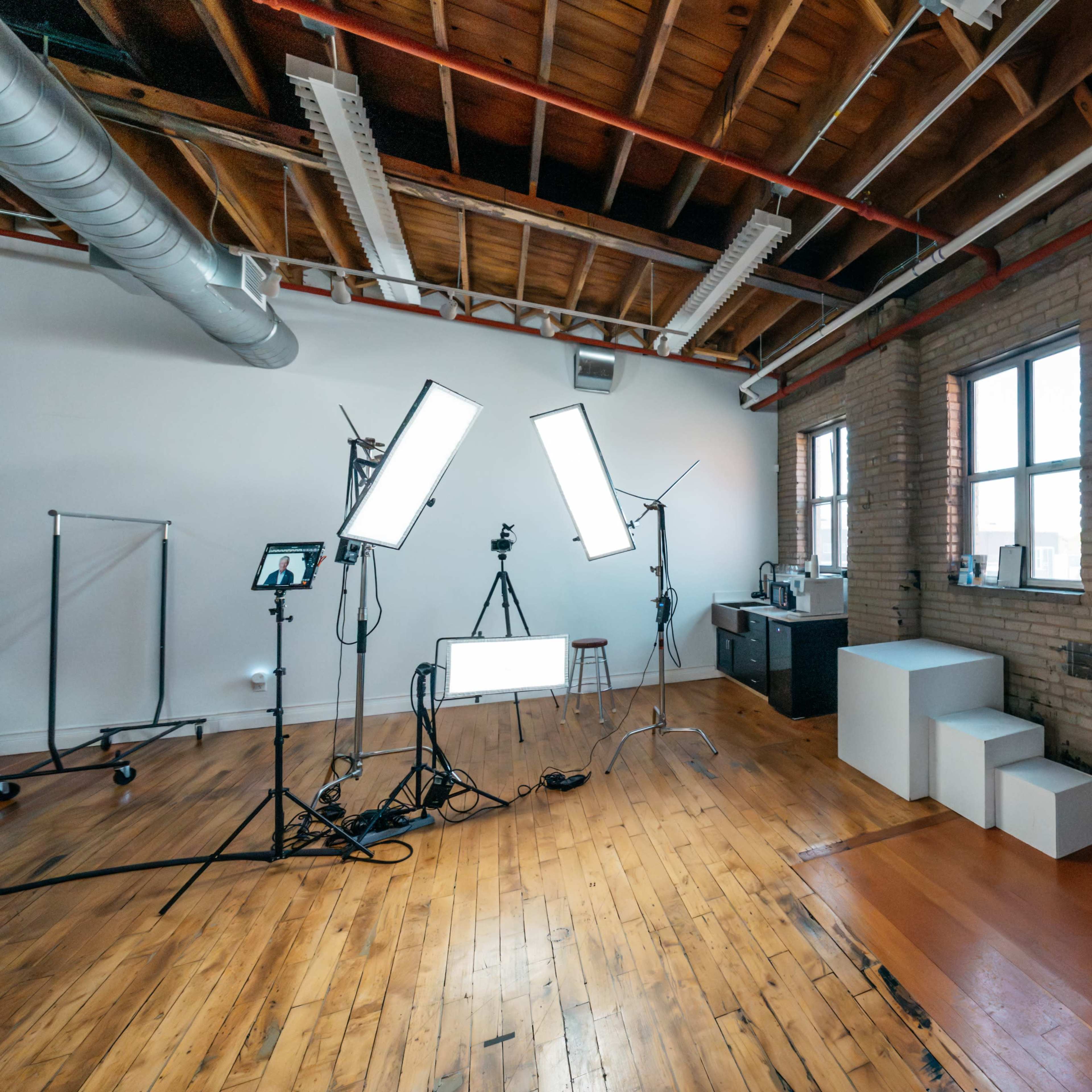 Creative Photo and Video Studio With Lights, Backkdrops and Sets Image in Minneapolis, Minneapolis, MN