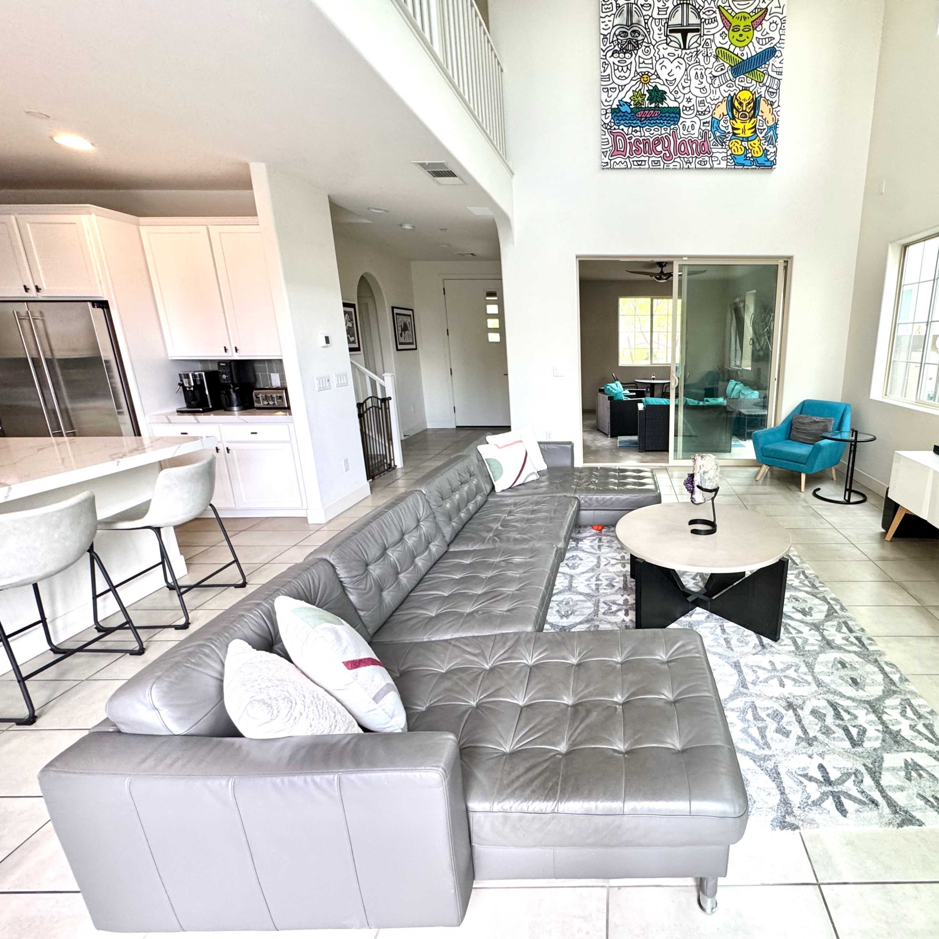 Contemporary Mid-Century Suburban House w/ Indoor-Outdoor Flow & Designer Pool Image in MacDonald Ranch, Henderson, NV