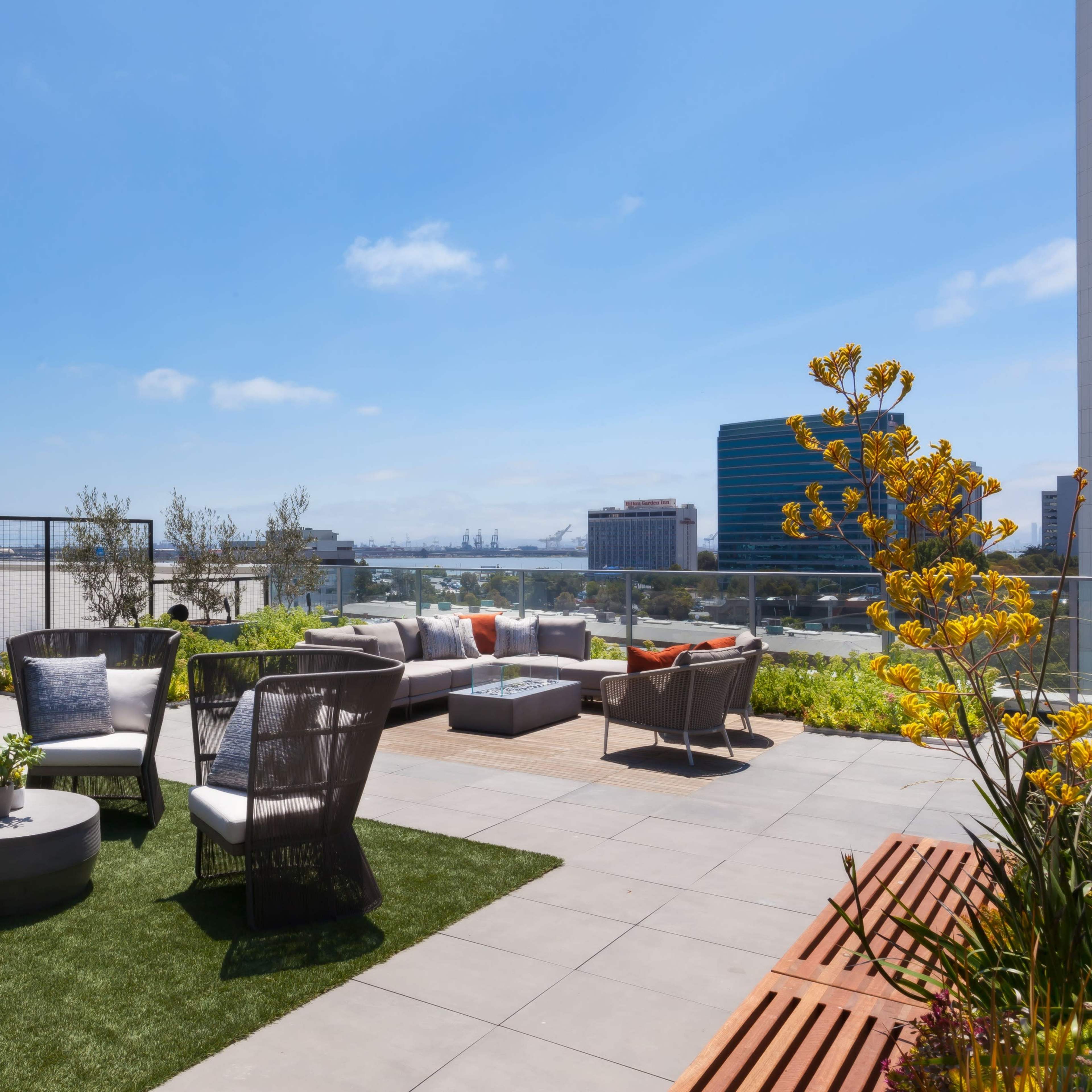 Rooftop with stunning East Bay and San Francisco skyline views Image in Emeryville, Emeryville, CA