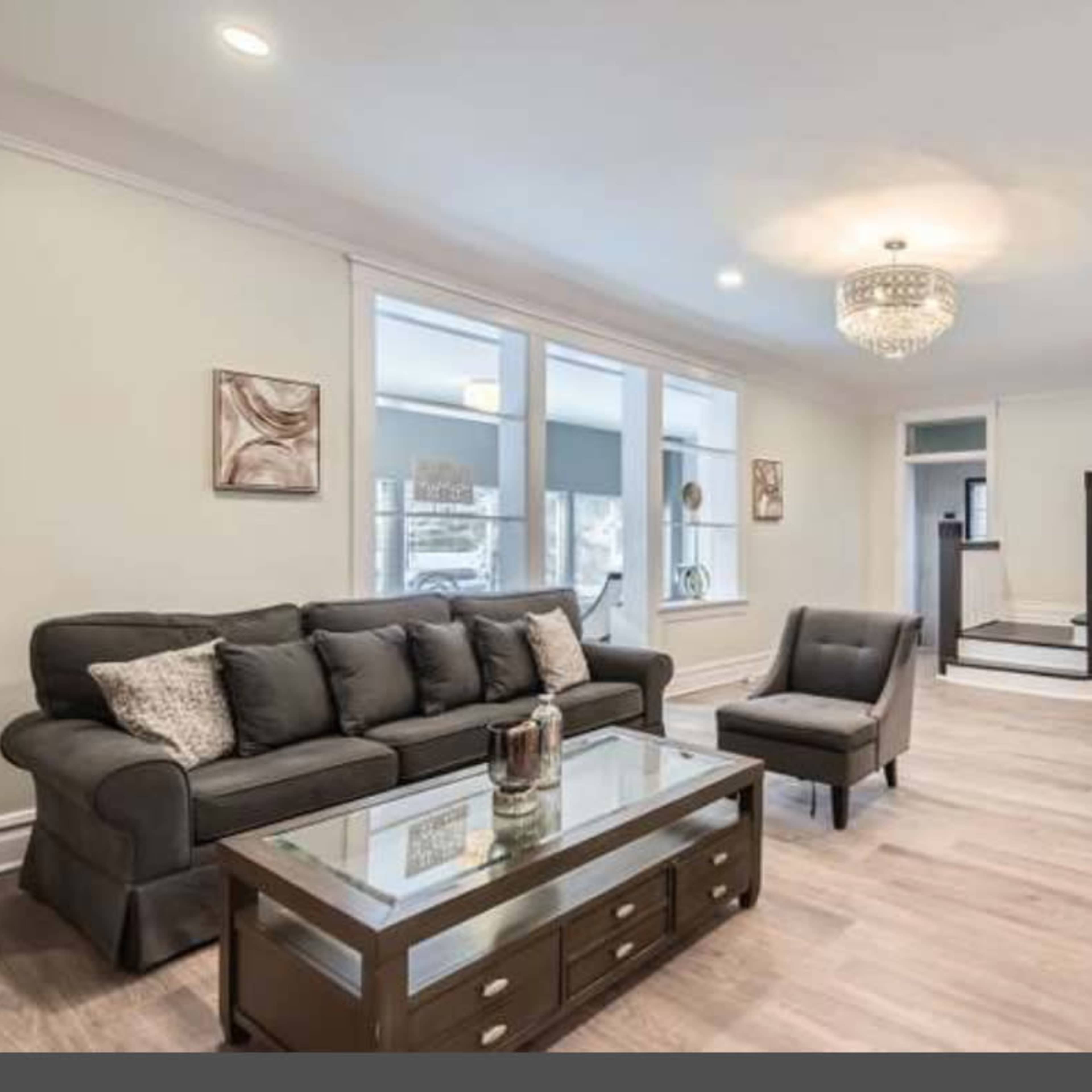 Lakeside Charm: Two-Story Home Minutes from Downtown Chicago and Lake Michigan Image in South Side, Chicago, IL