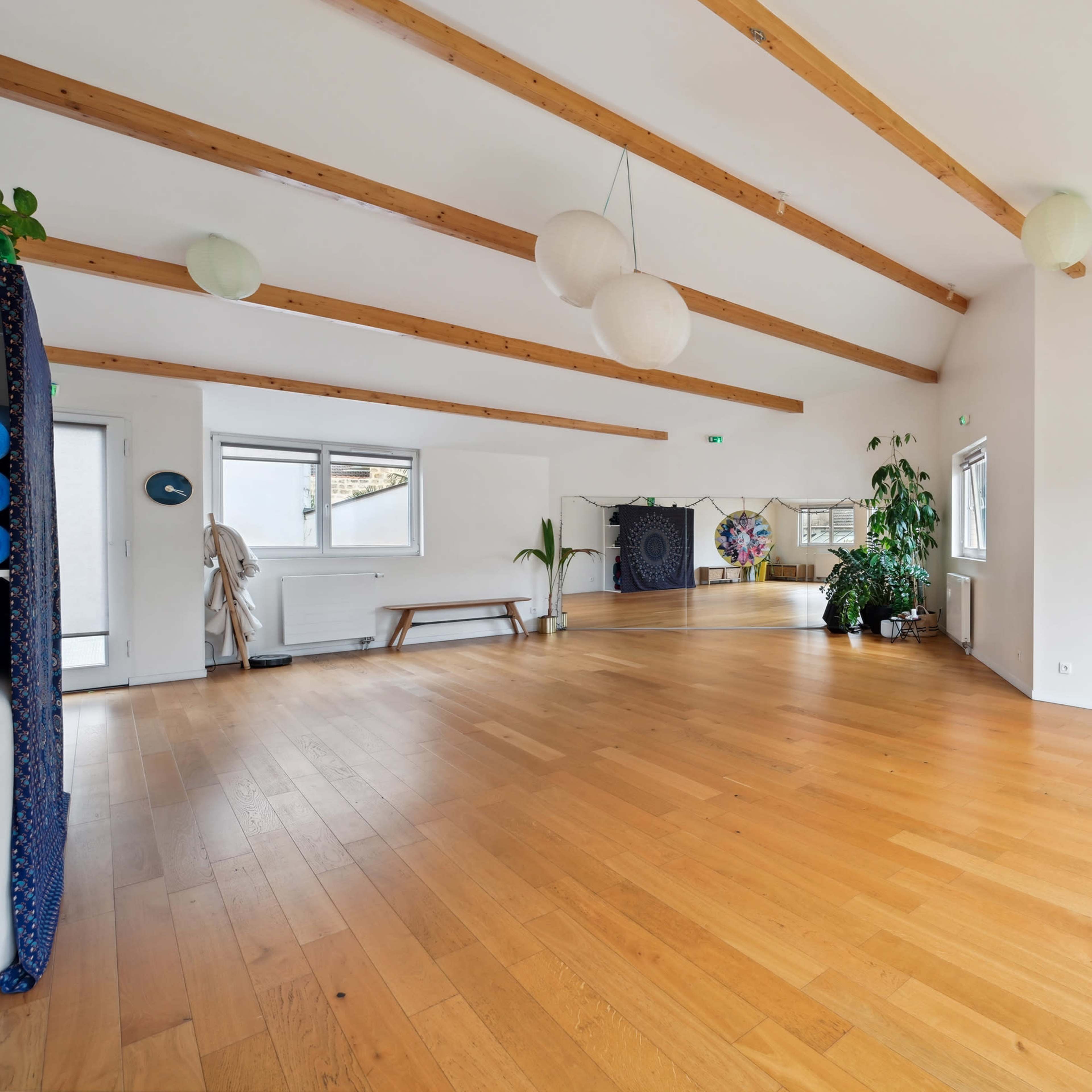 Salle lumineuse de 70 m² : ambiance zen et cosy Image dans , Arcueil, Île-de-France