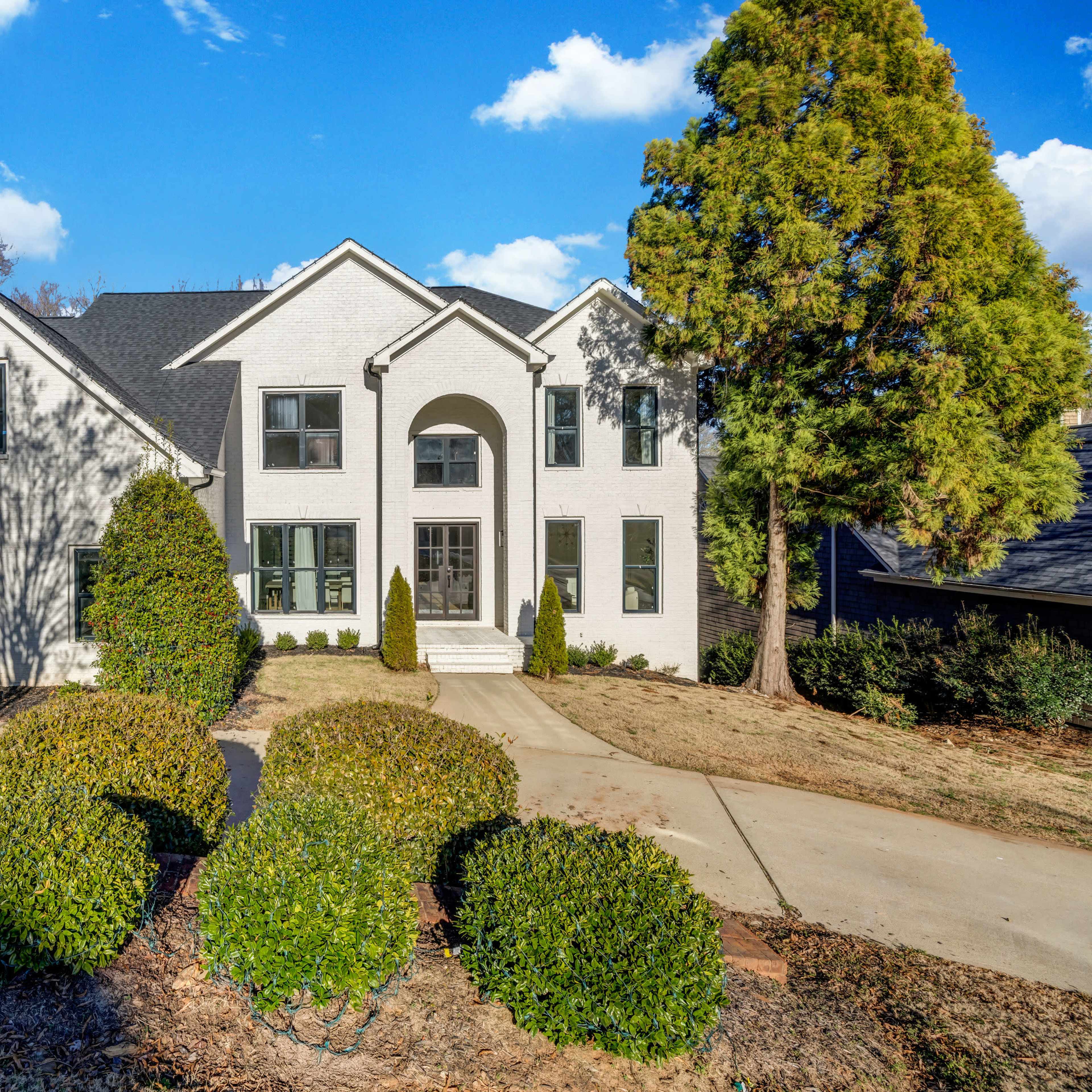 Luxurious Modern Whitehouse Haven – Ideal for Intimate Events and Productions Image in Vinings Estates, Mableton, GA