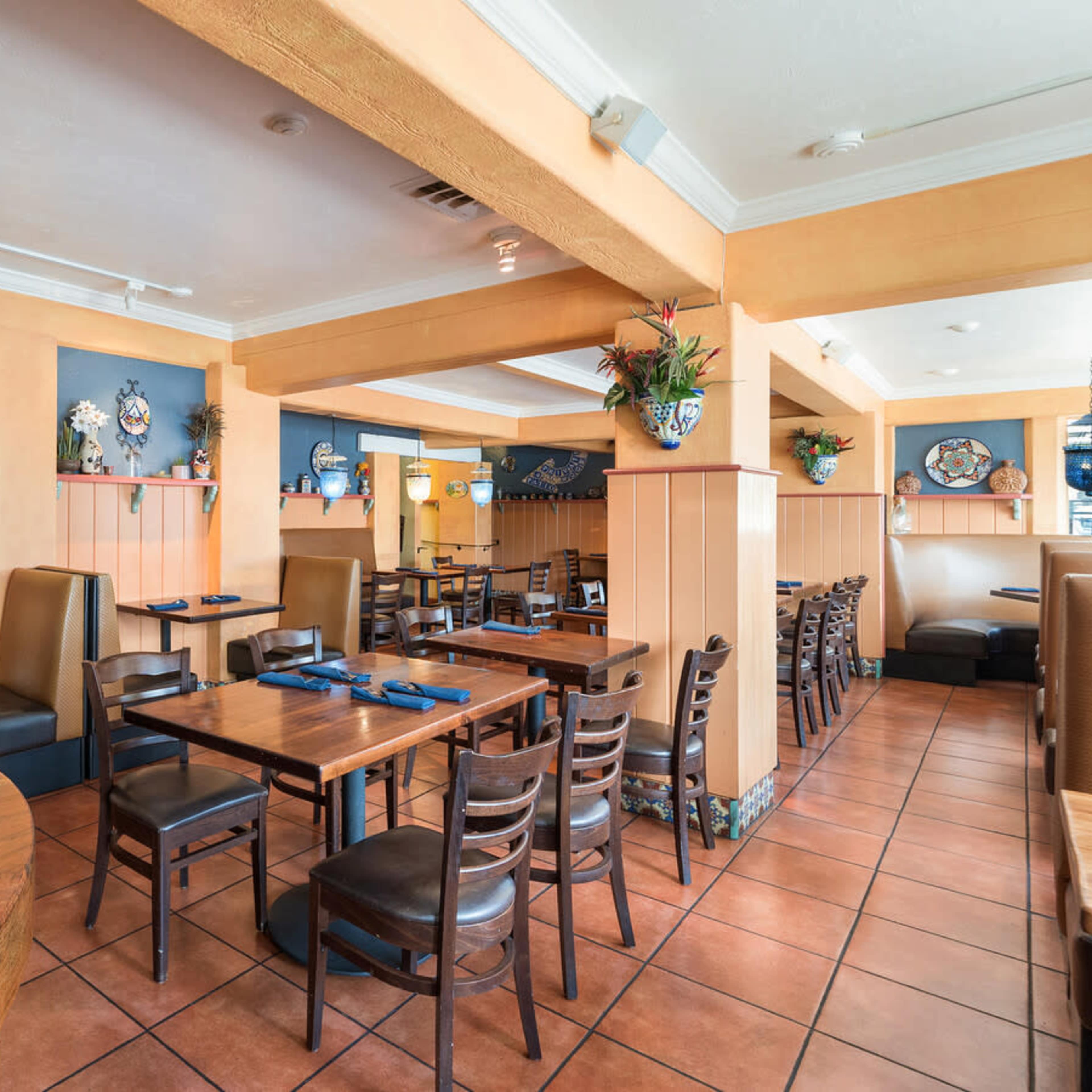 Restaurant with Old Charm for Meetings and Photoshoot by the Water Image in Sausalito, Sausalito, CA