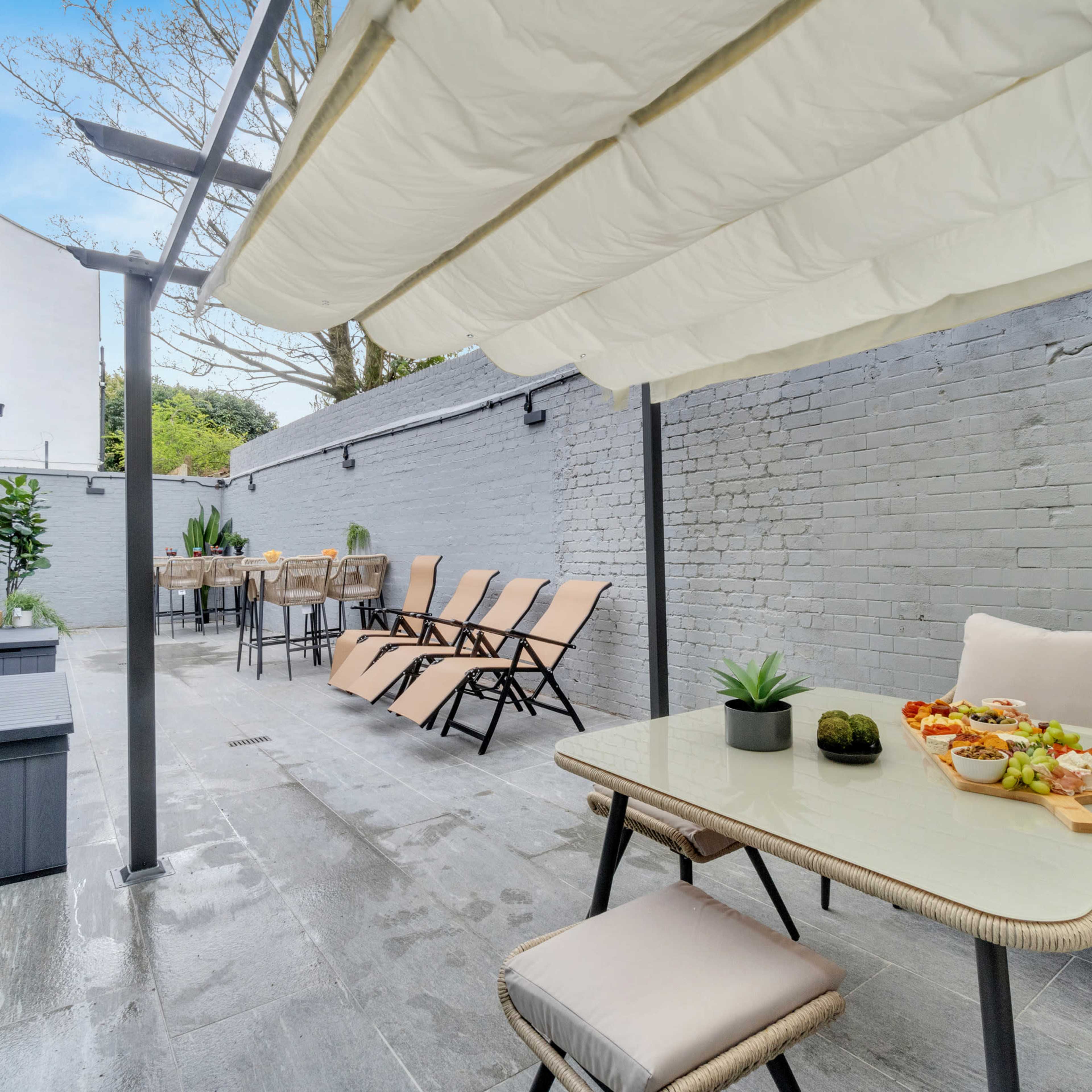Open-Air Private Terrace Space with Indoor Comfort Image in North Finchley, London, England