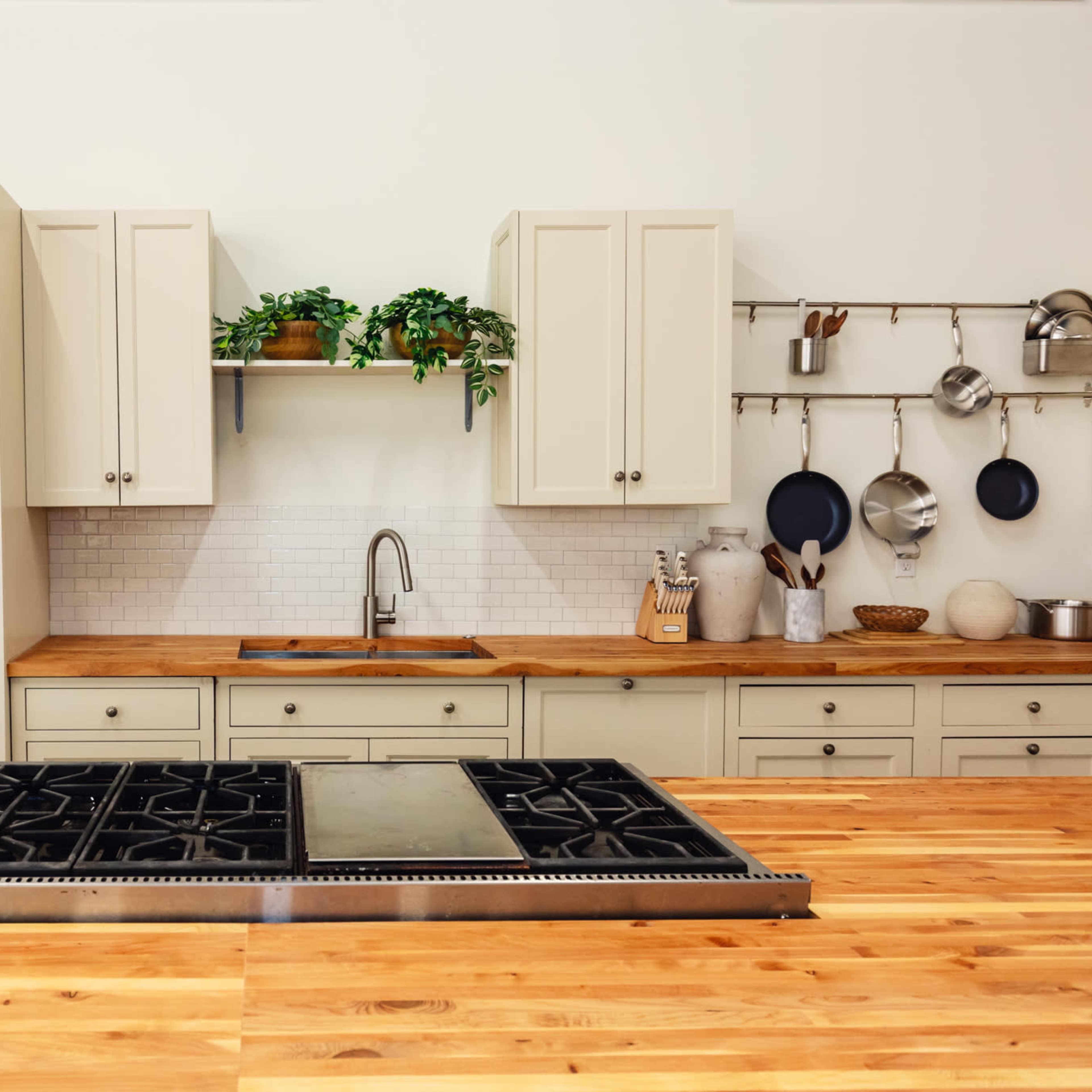 Studio Kitchen w/ Amenities Image in Southeast Portland, Portland, OR