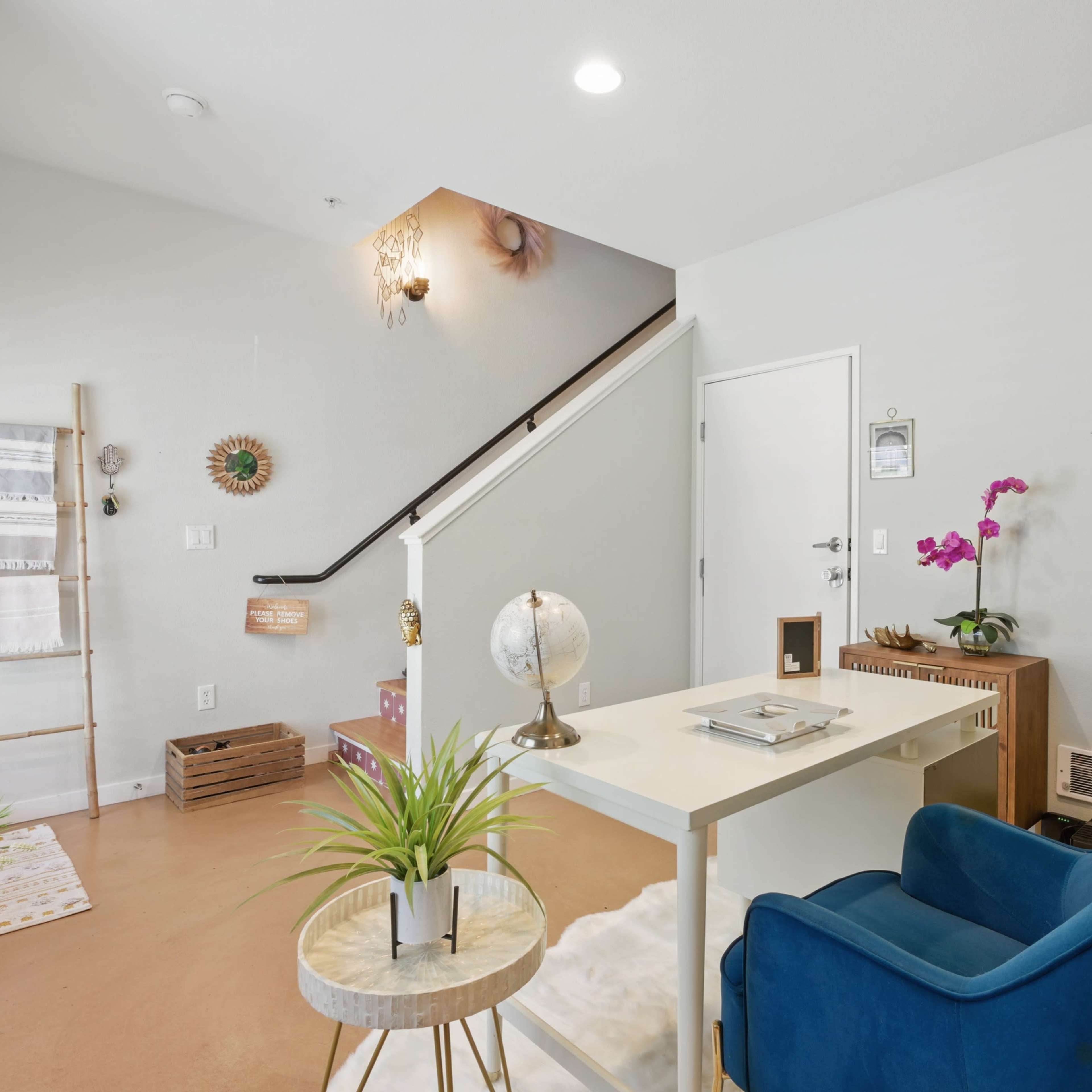 Luxurious Trilevel Condo in West Oakland | Spacious Living Area & Private Patio Image in West Oakland, Oakland, CA