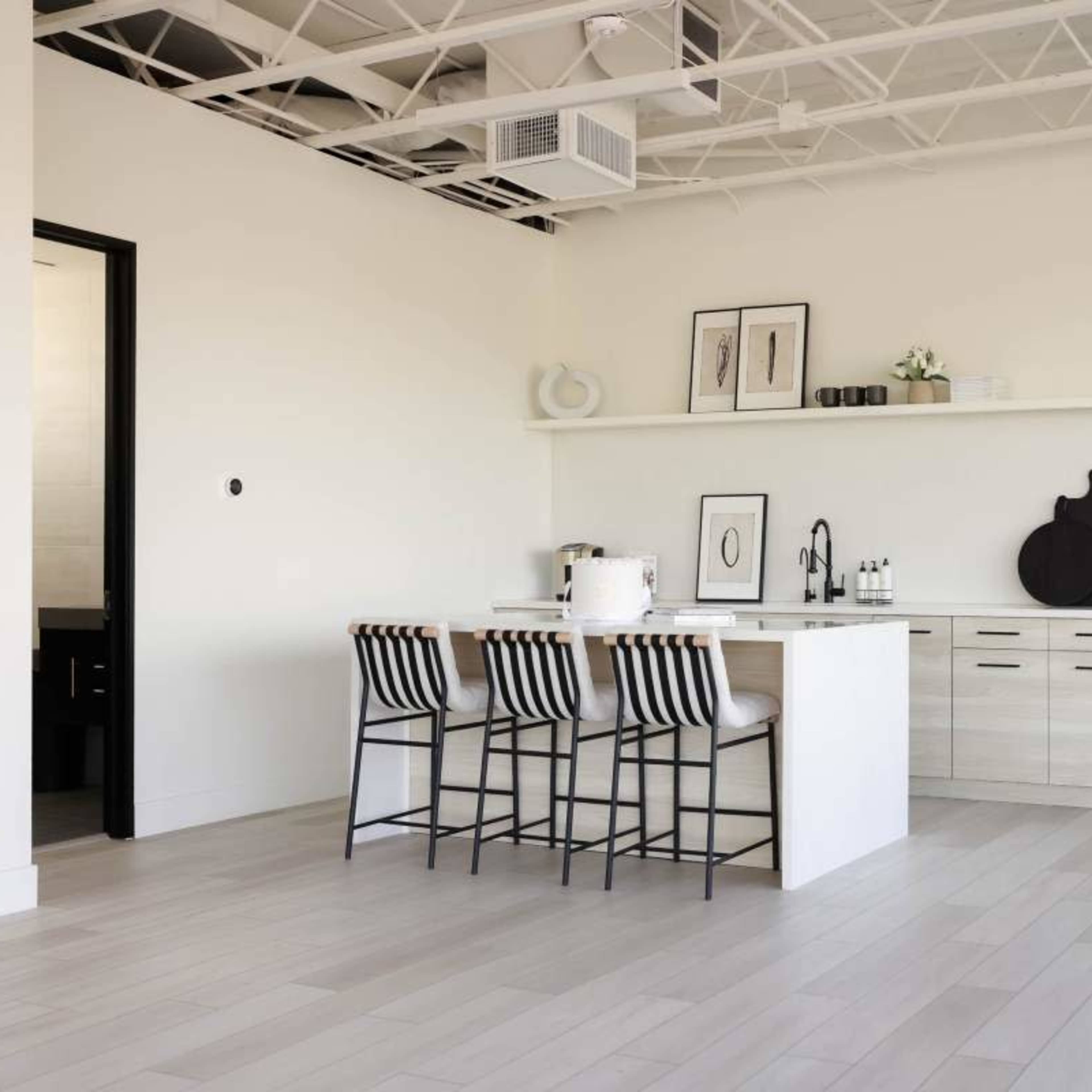 480 Natural Light Studio Image in Scottspark Business Center, Scottsdale, AZ