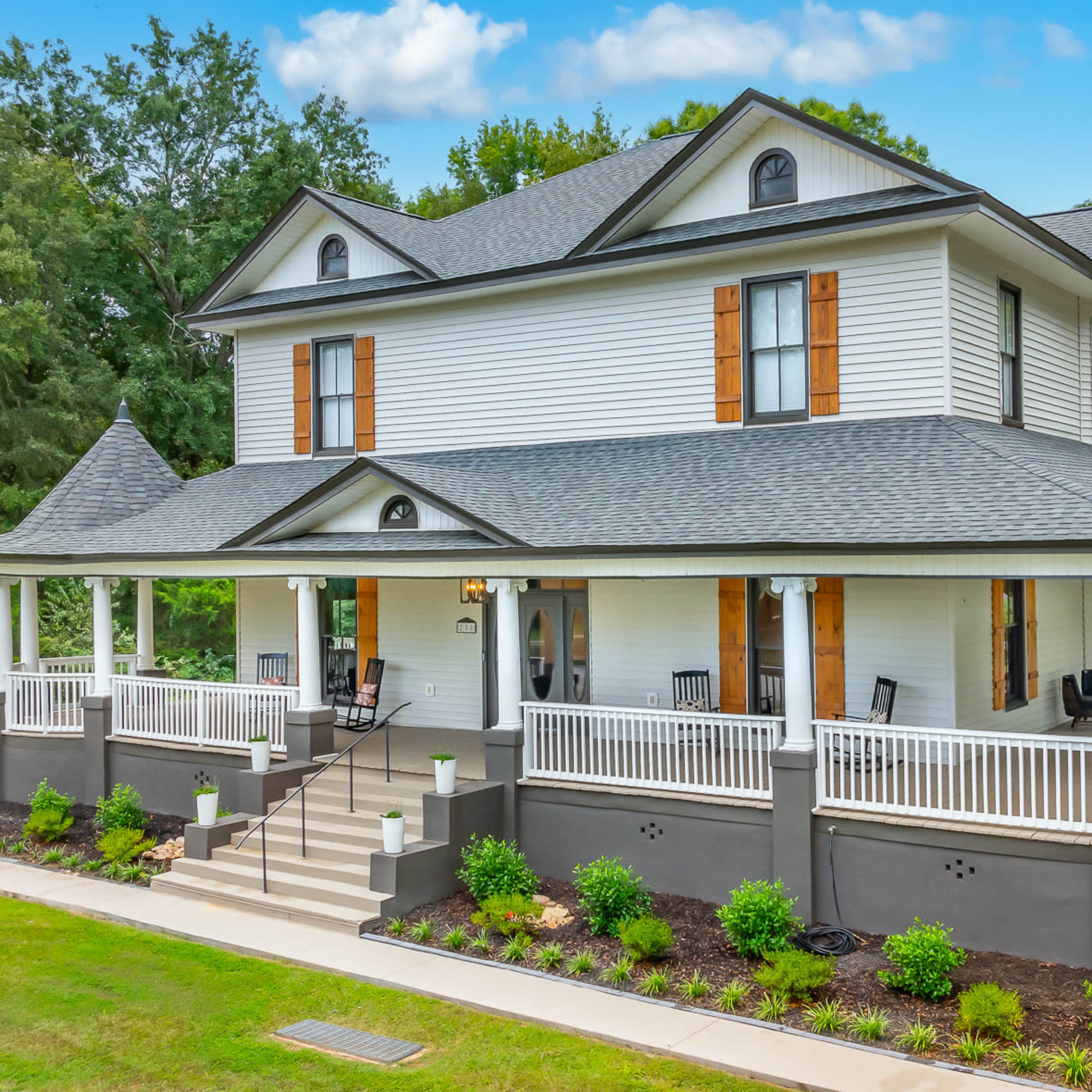 Stunning Victorian Mini Mansion Image in Cross Hill, Cross Hill, SC