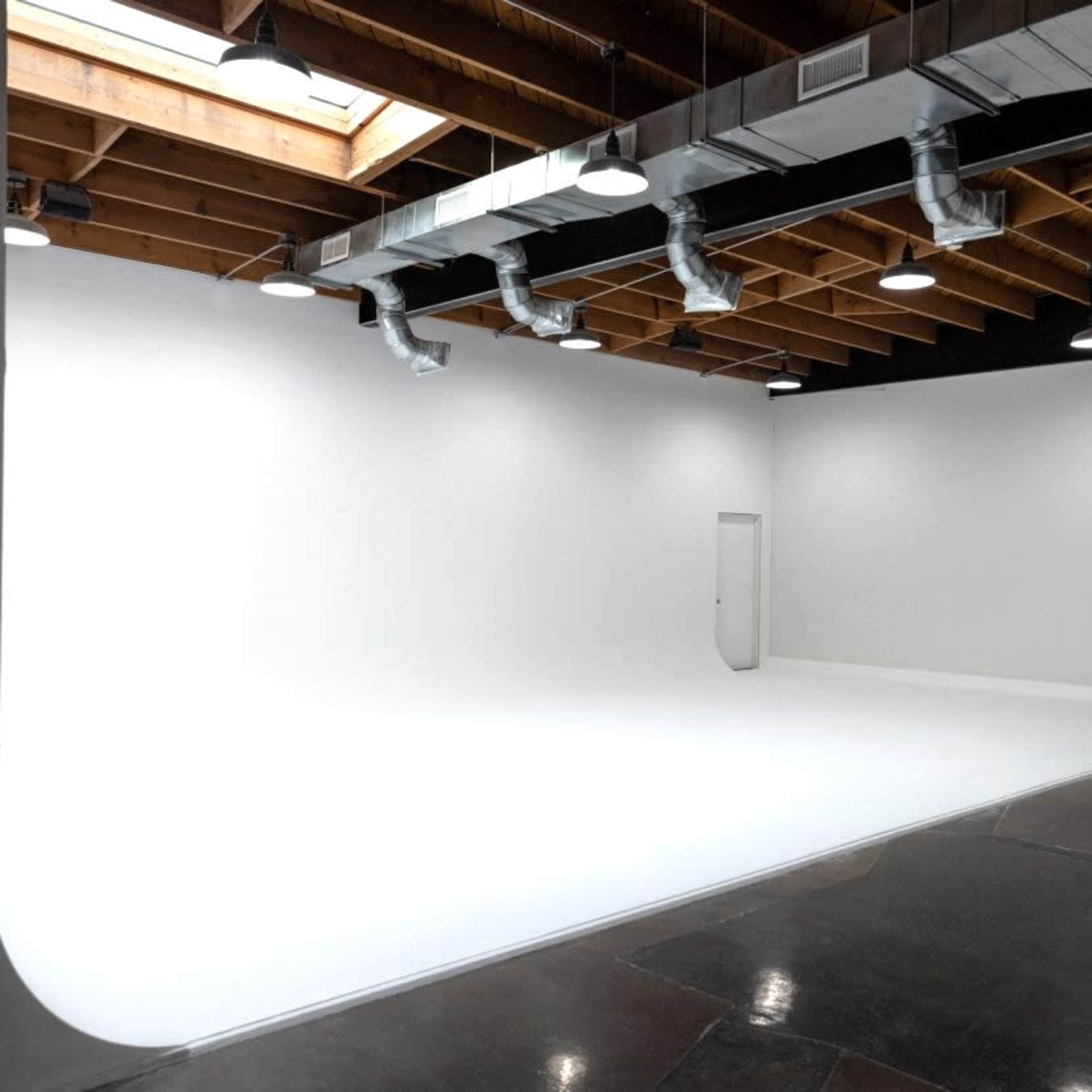 Summerjax @ Versatile Studios Image in Central LA, Los Angeles, CA