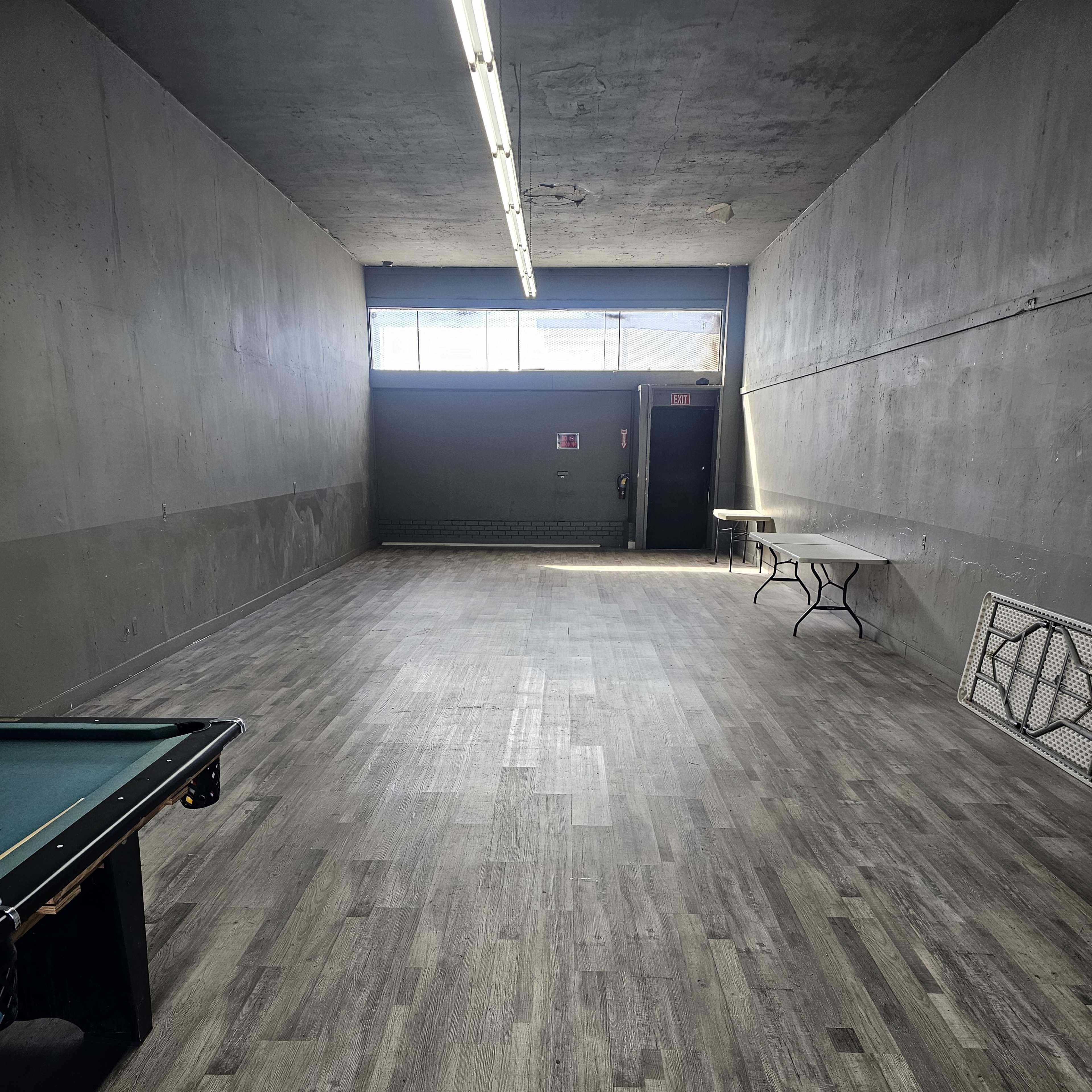 Commercial building nestled privately in the inner city Image in South Los Angeles, Los Angeles, CA