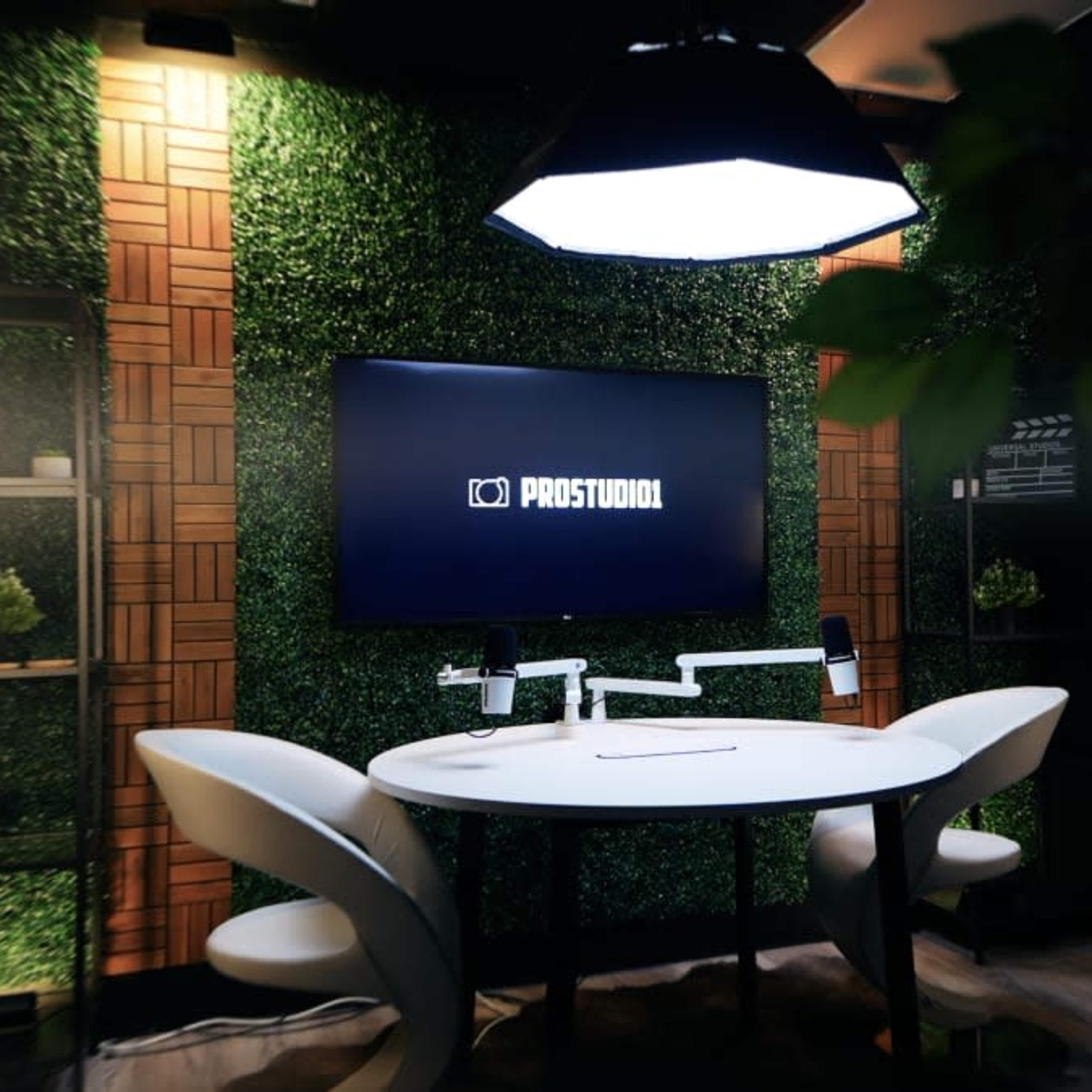 Podcast & Photo Studio with Cinematic Vibes in Hollywood, FL Image in Royal Poinciana, Hollywood, FL